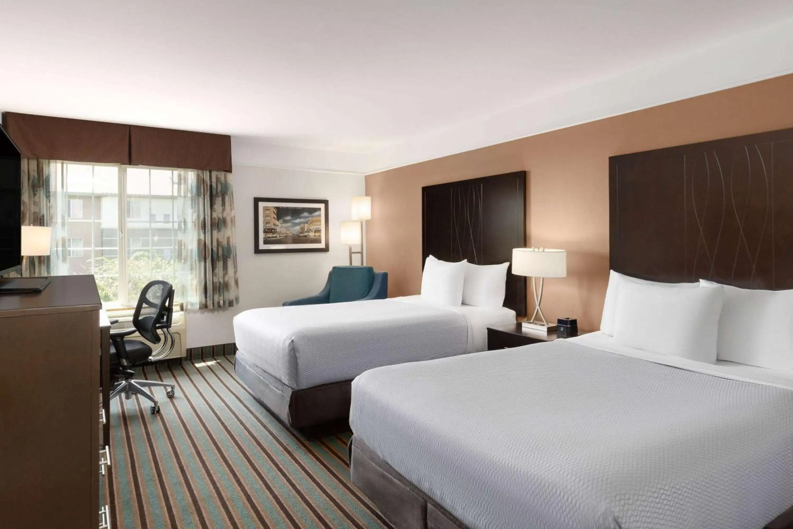 Double Room with Two Double Beds - Non-Smoking in La Quinta by Wyndham Bakersfield North Double Room with Two Double Beds - Non-Smoking in La Quinta by Wyndham Bakersfield North