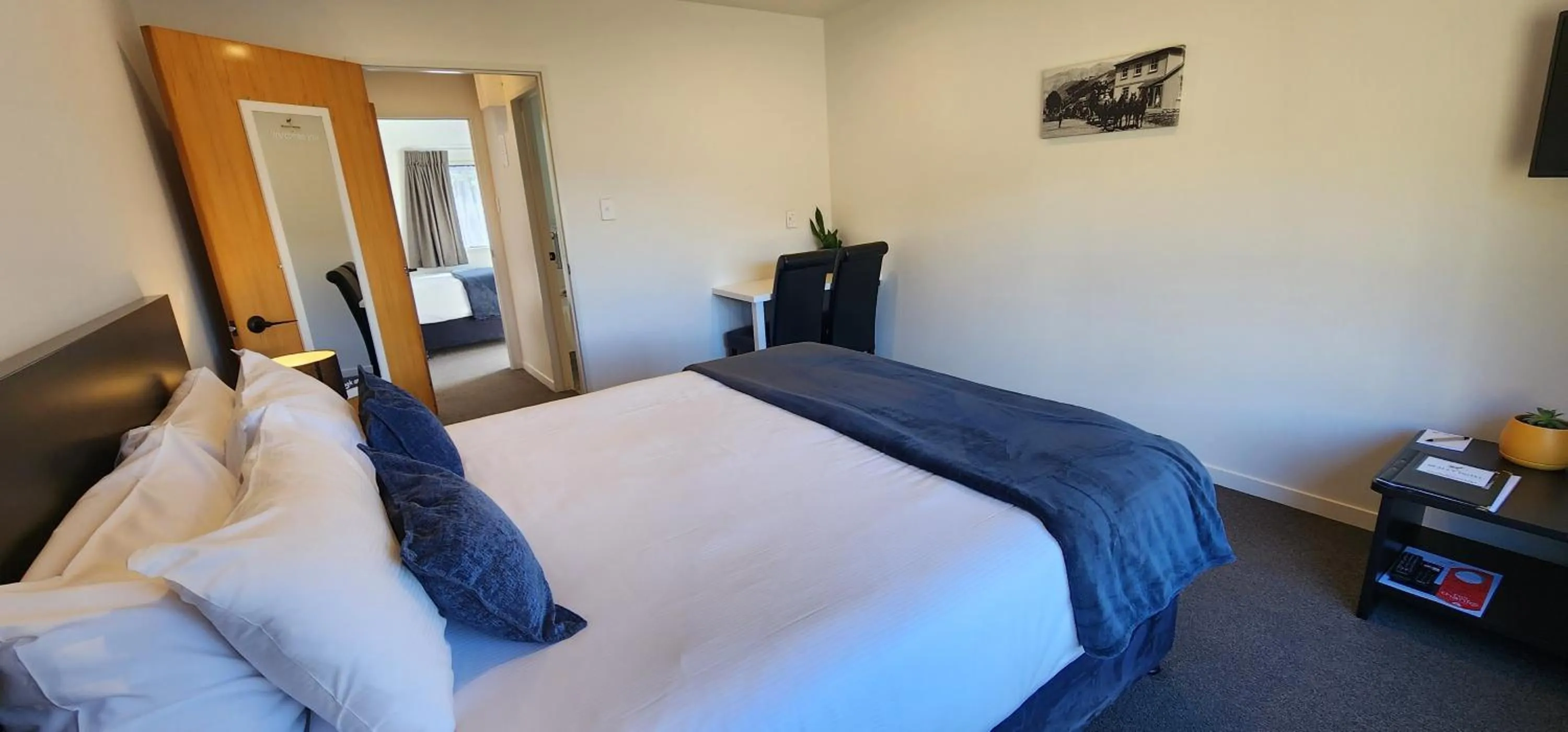 Bedroom, Bed in The Bealey Hotel