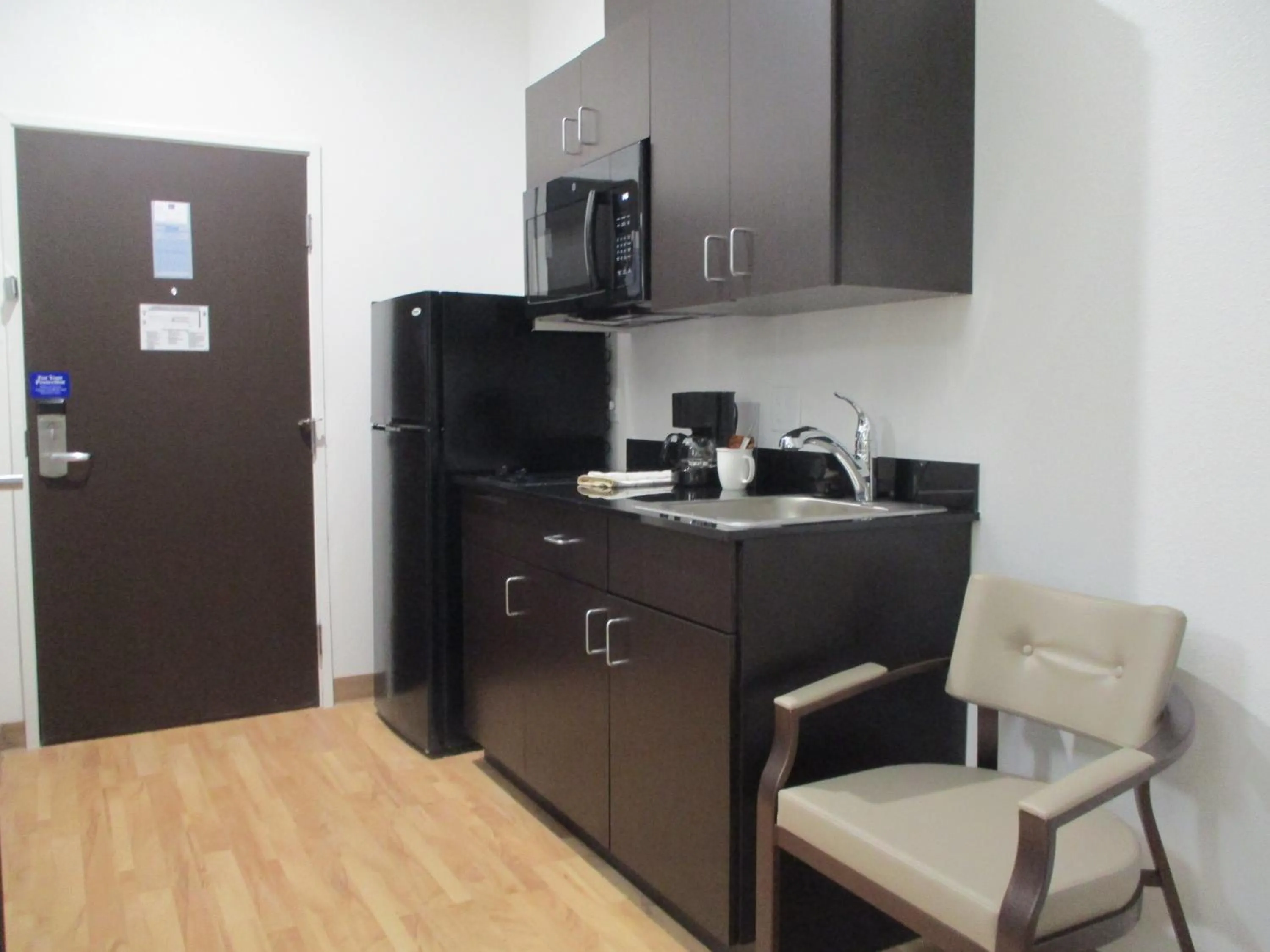 Kitchen or kitchenette in Studio 6-Corpus Christi, TX