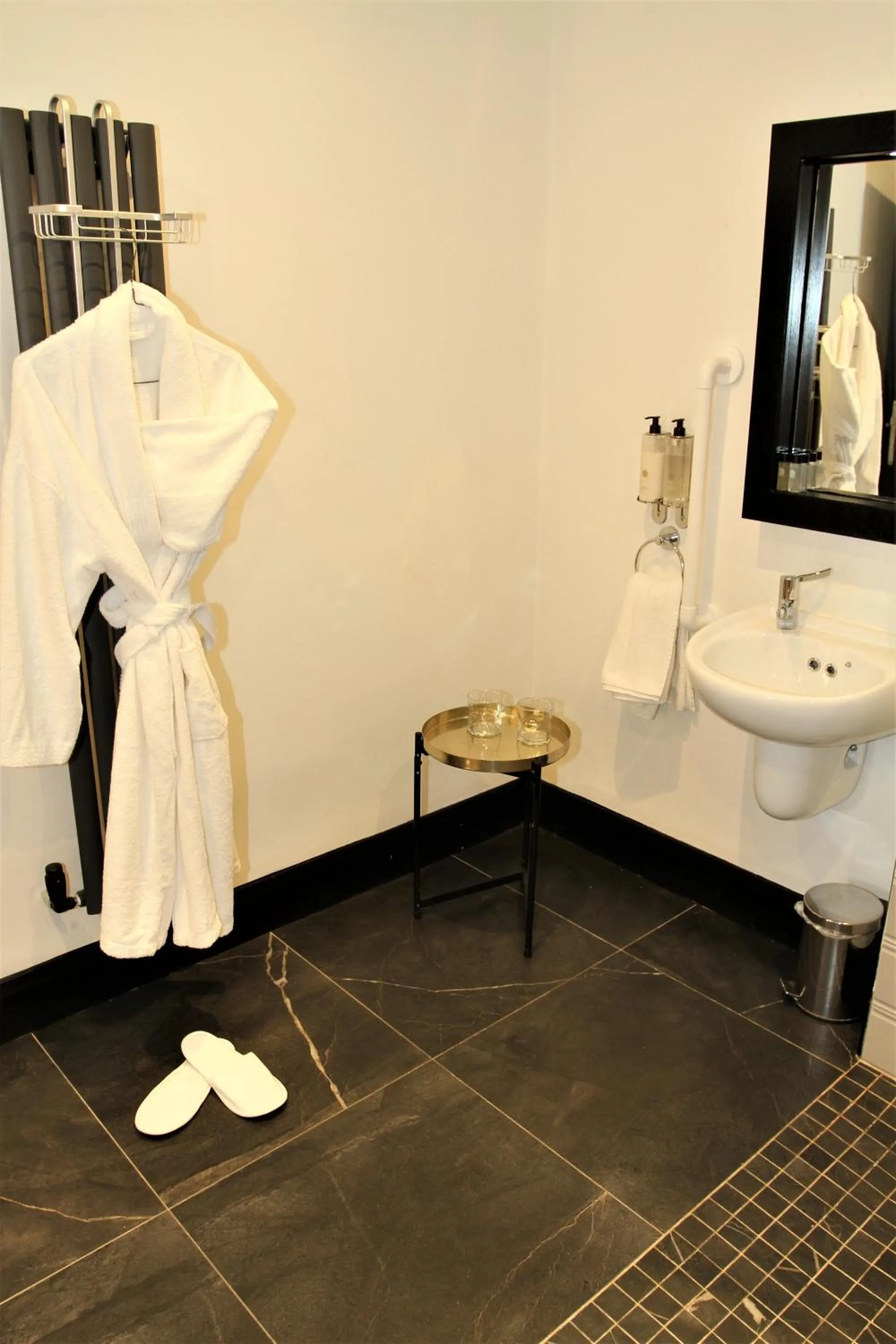 Shower in The Lane - Boutique Residence