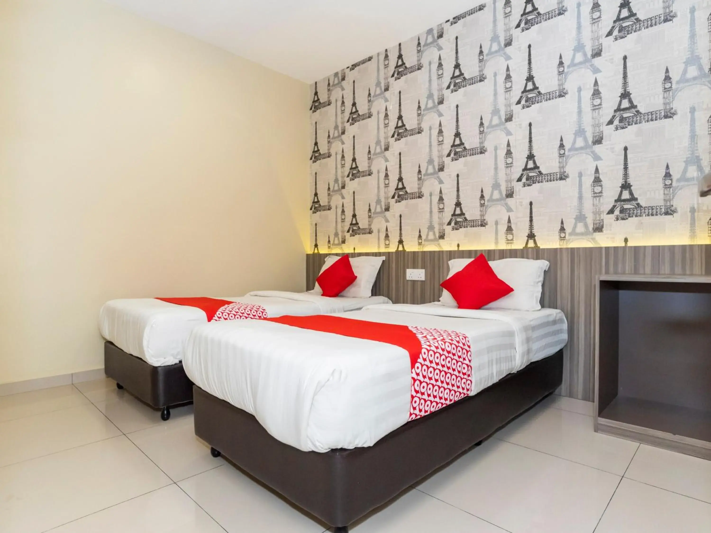 Deluxe Twin Room in MK Paradise hotel Deluxe Twin Room in MK Paradise hotel