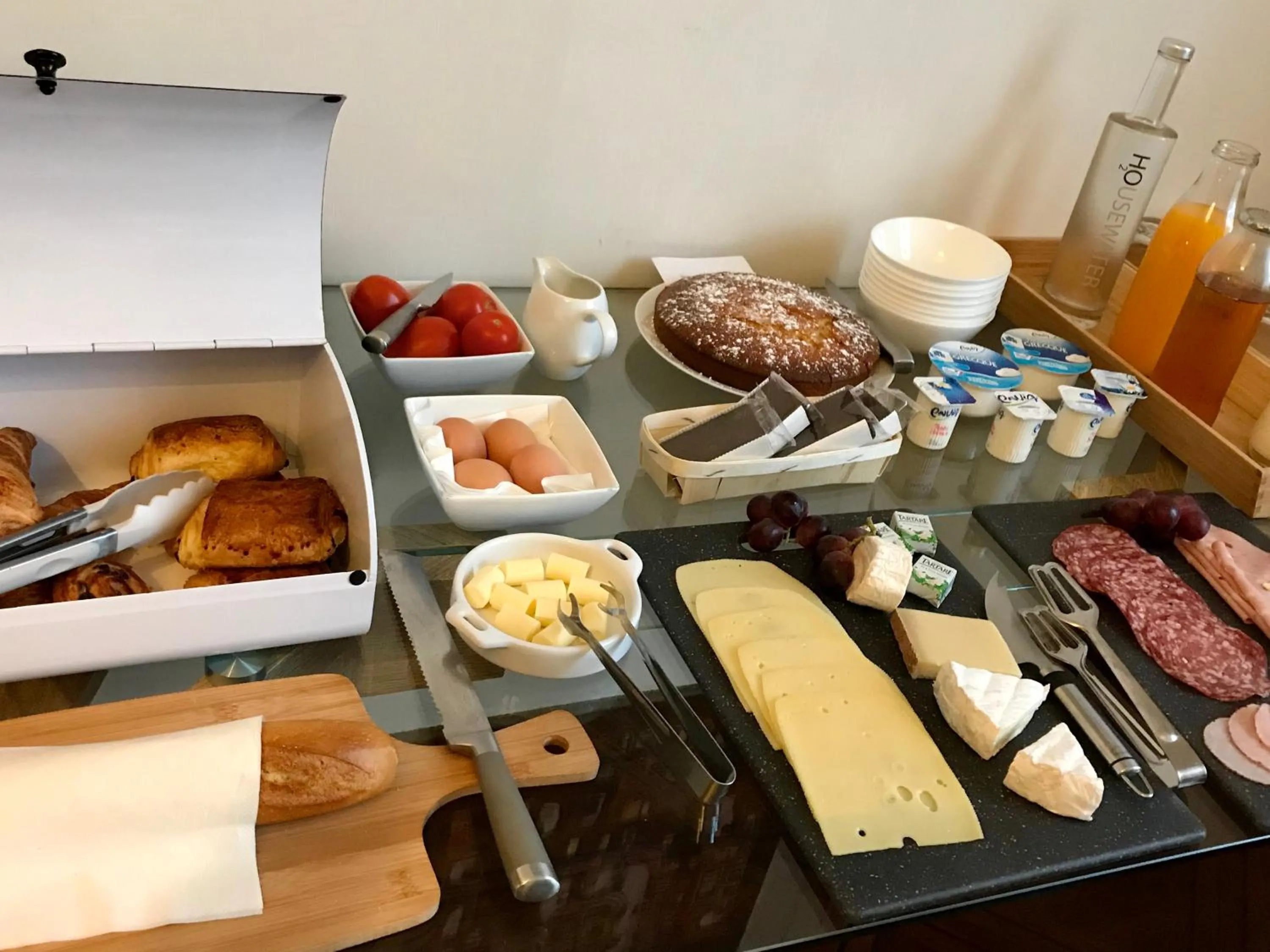 Breakfast in 45BB Apartment