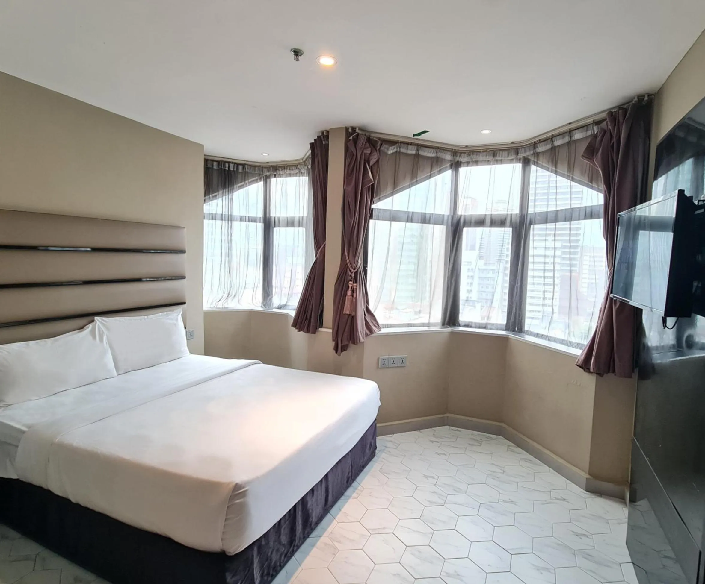 Bed in Arenaa Star Hotel