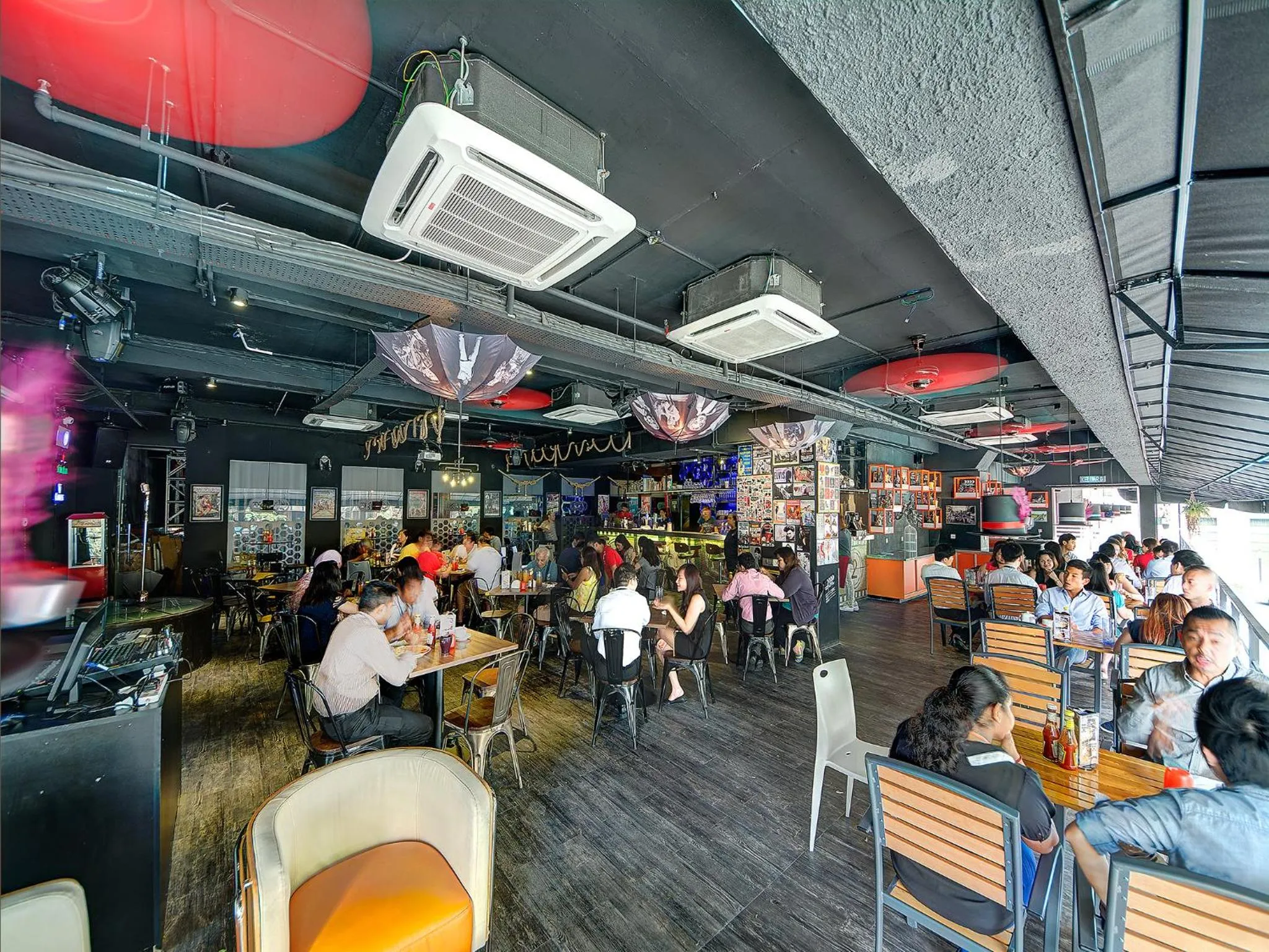 Restaurant/places to eat in Arenaa Star Hotel