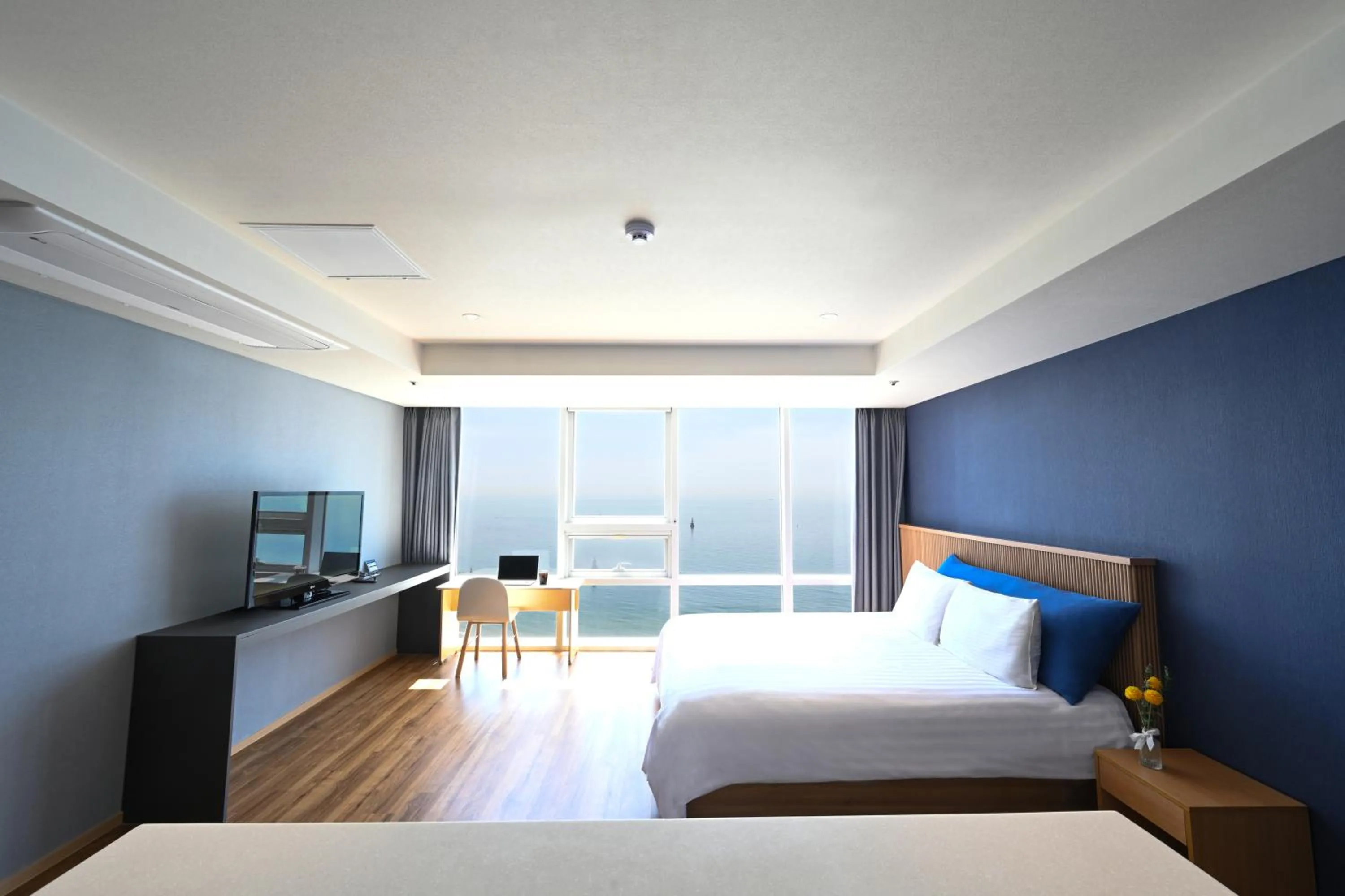 Sea view, Bed in Kolon Seacloud Hotel
