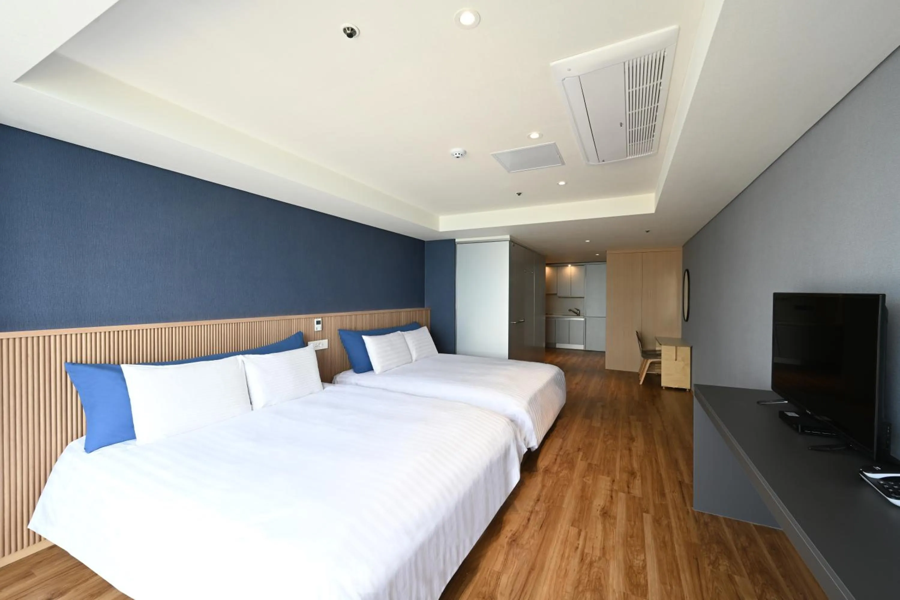 Bedroom, Bed in Kolon Seacloud Hotel
