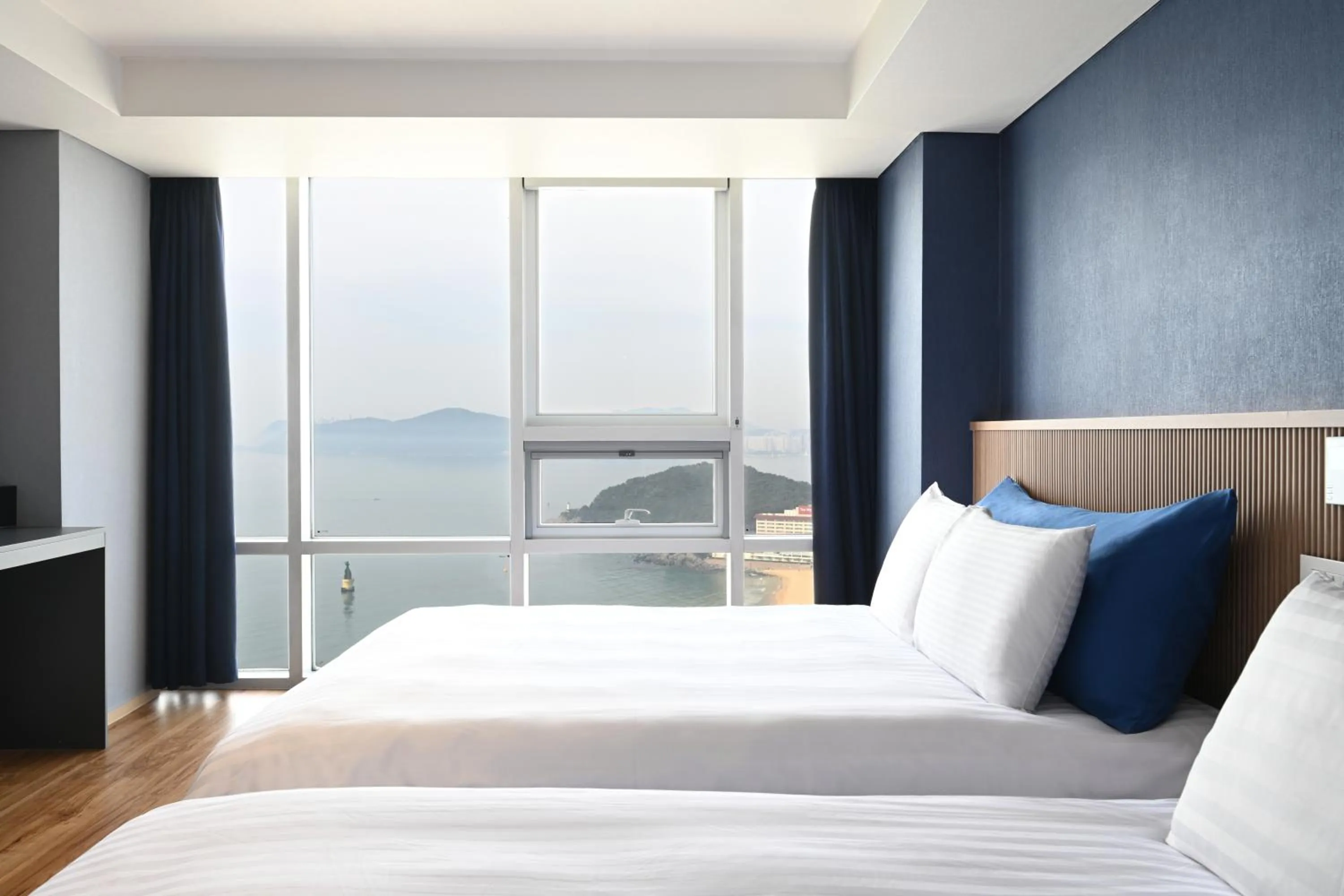 Sea view, Bed in Kolon Seacloud Hotel
