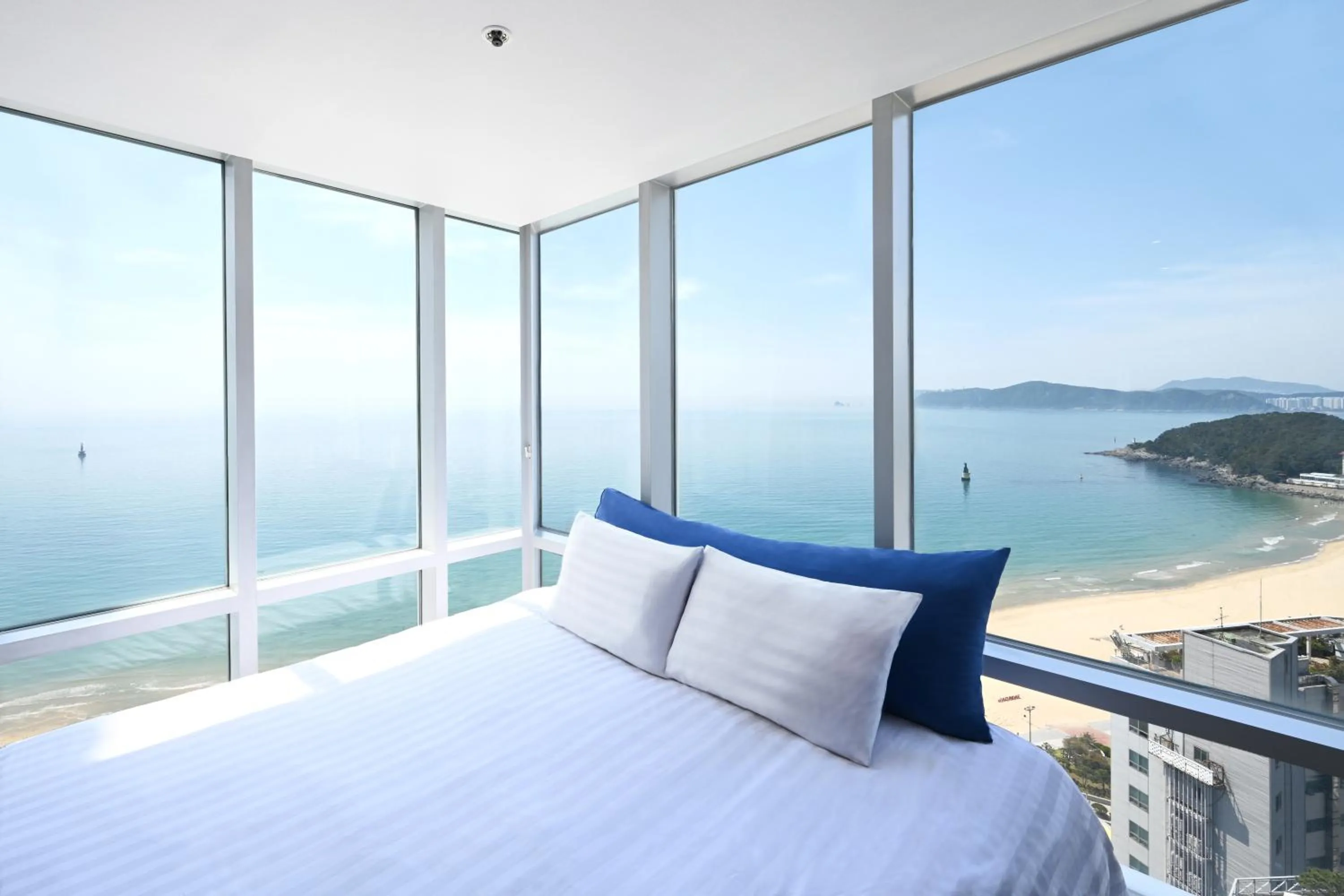 Sea view, Bed in Kolon Seacloud Hotel