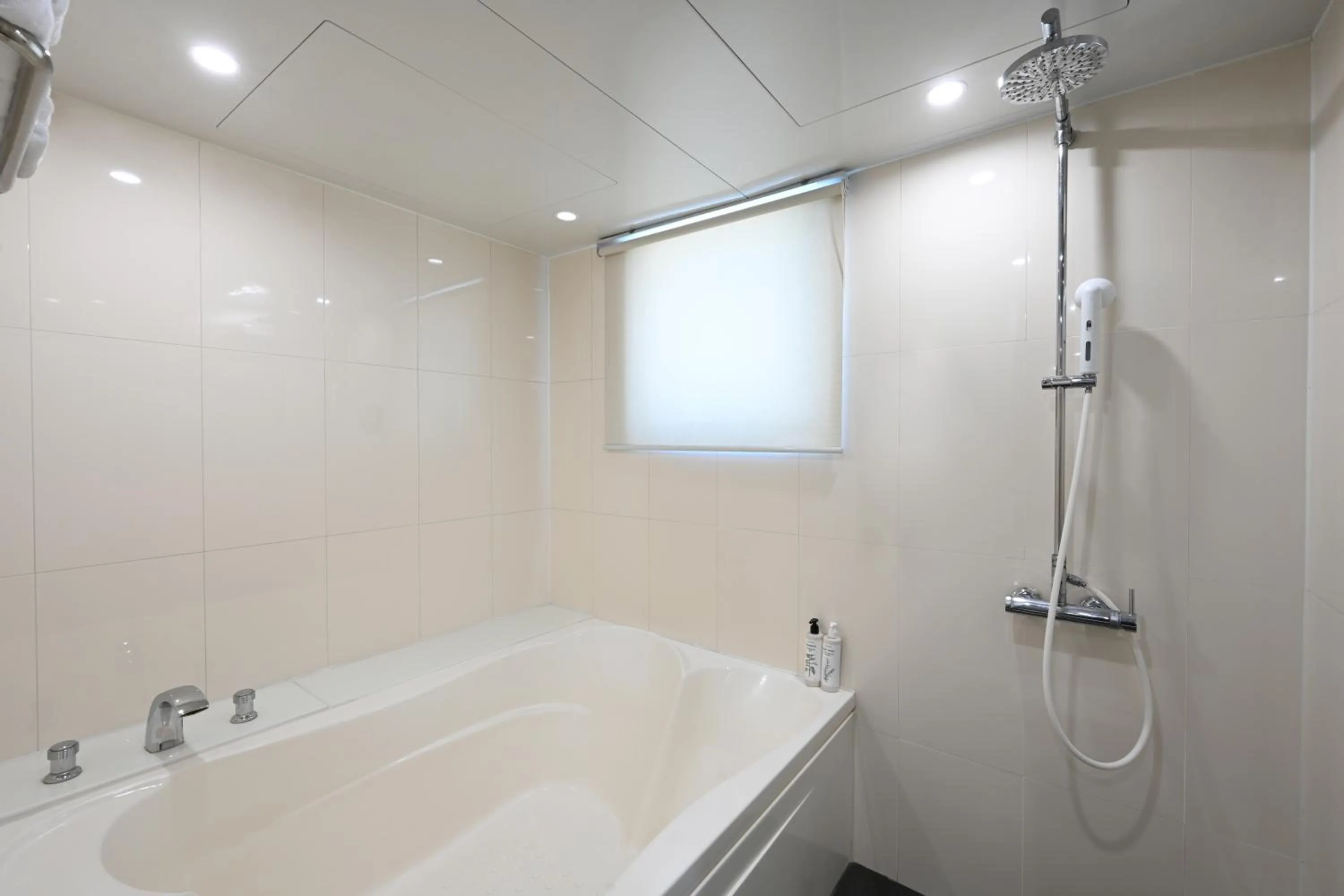 Bath in Kolon Seacloud Hotel