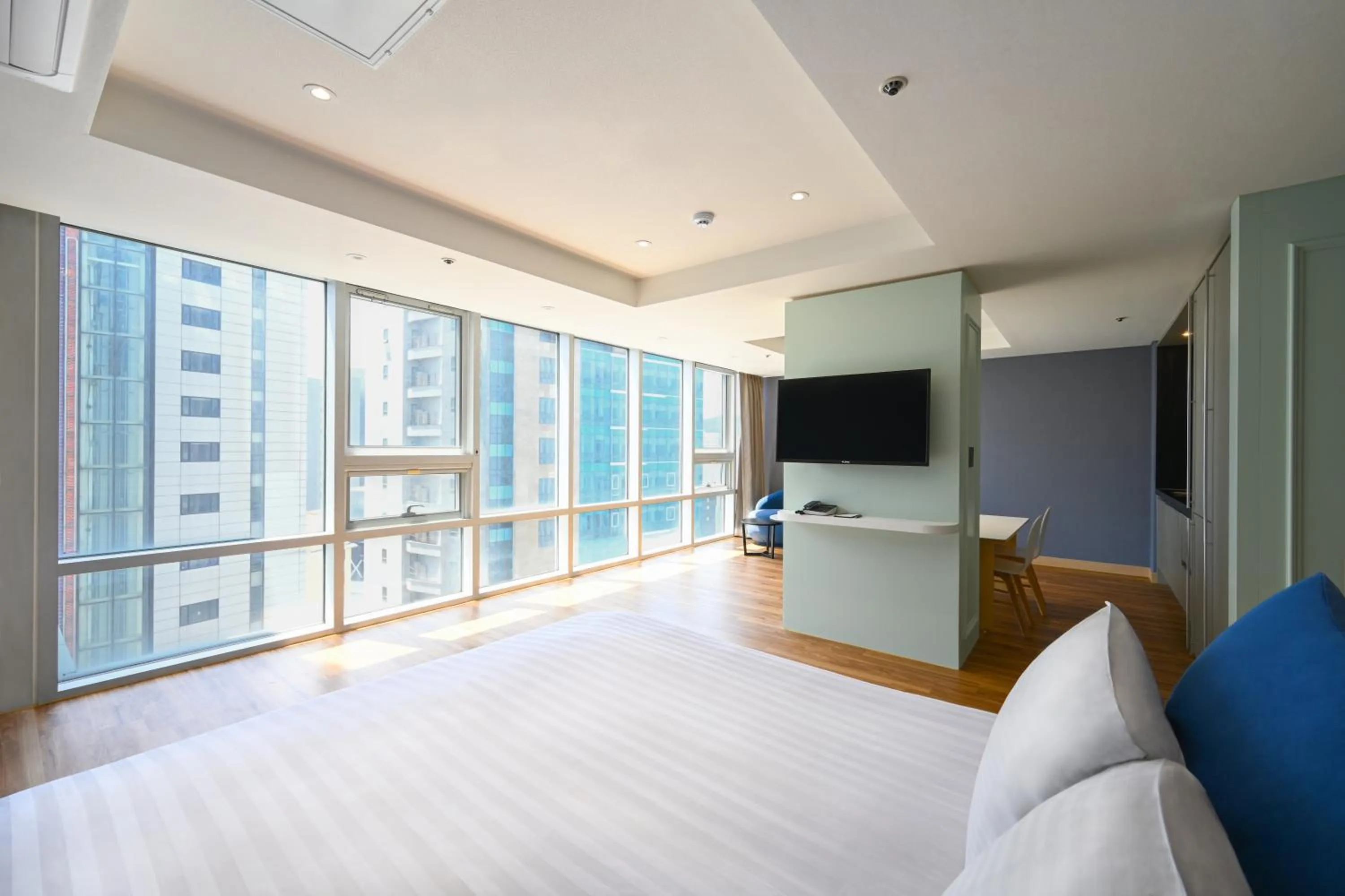 City view, Bed in Kolon Seacloud Hotel