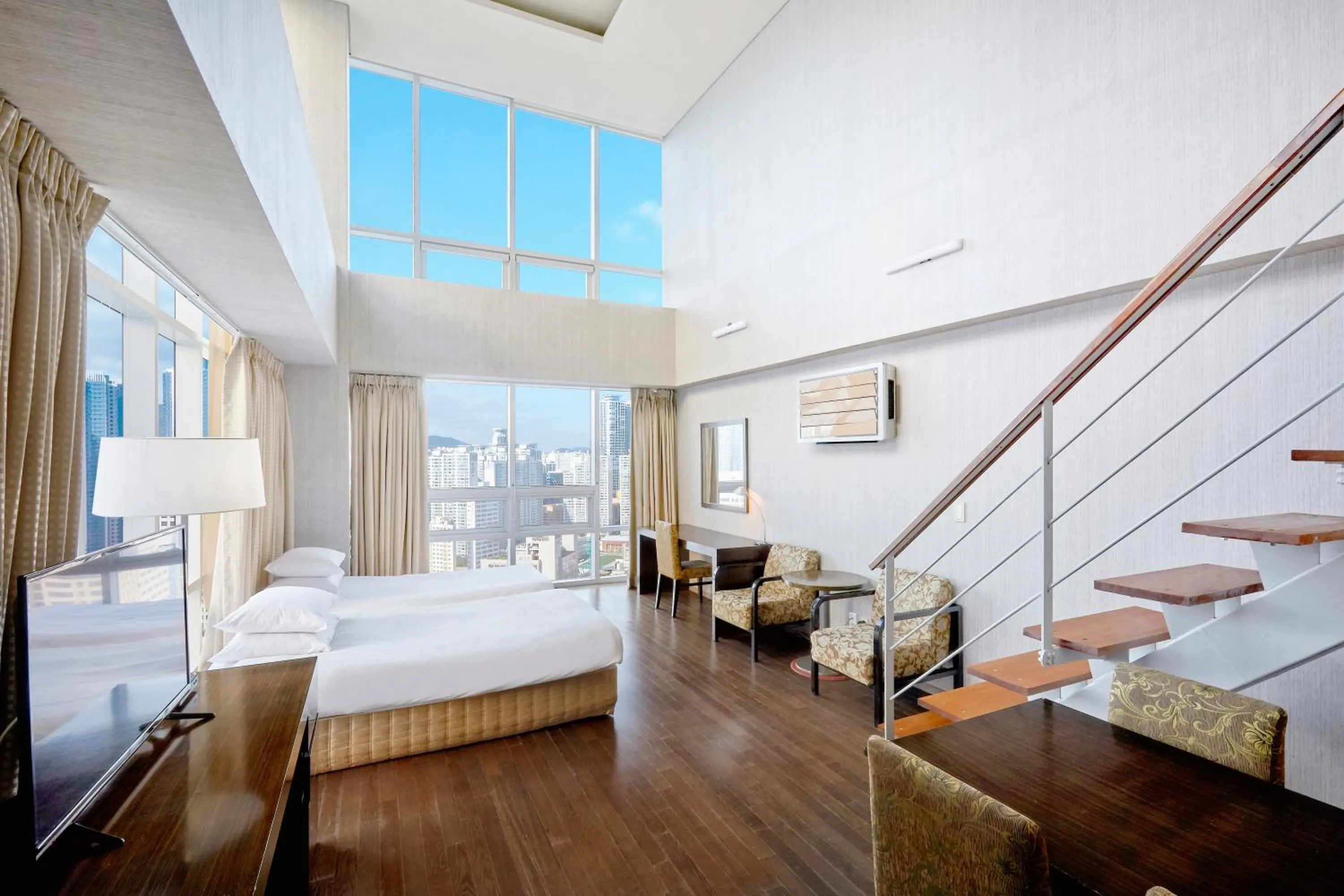 Photo of the whole room, Bed in Kolon Seacloud Hotel