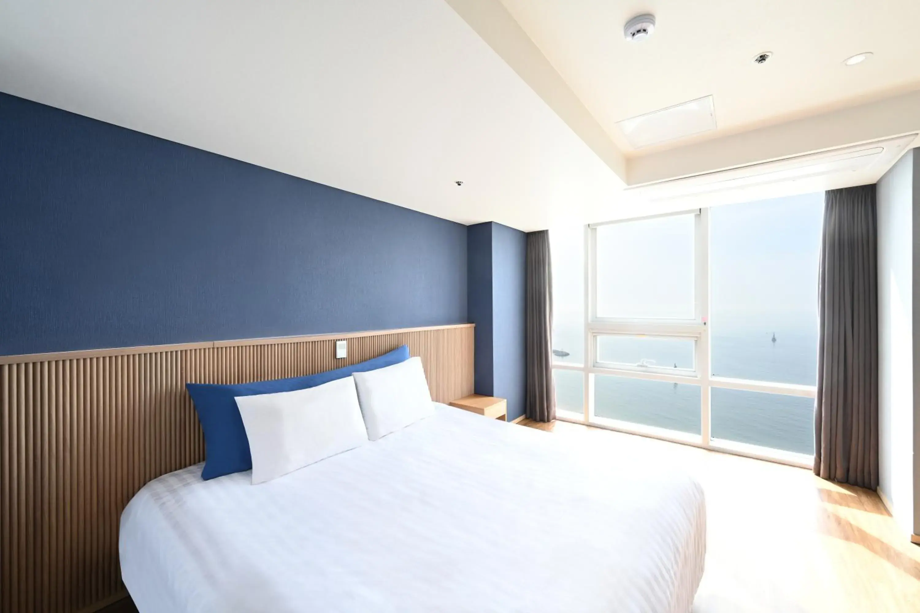Deluxe Double Room with Ocean View in Kolon Seacloud Hotel Deluxe Double Room with Ocean View in Kolon Seacloud Hotel
