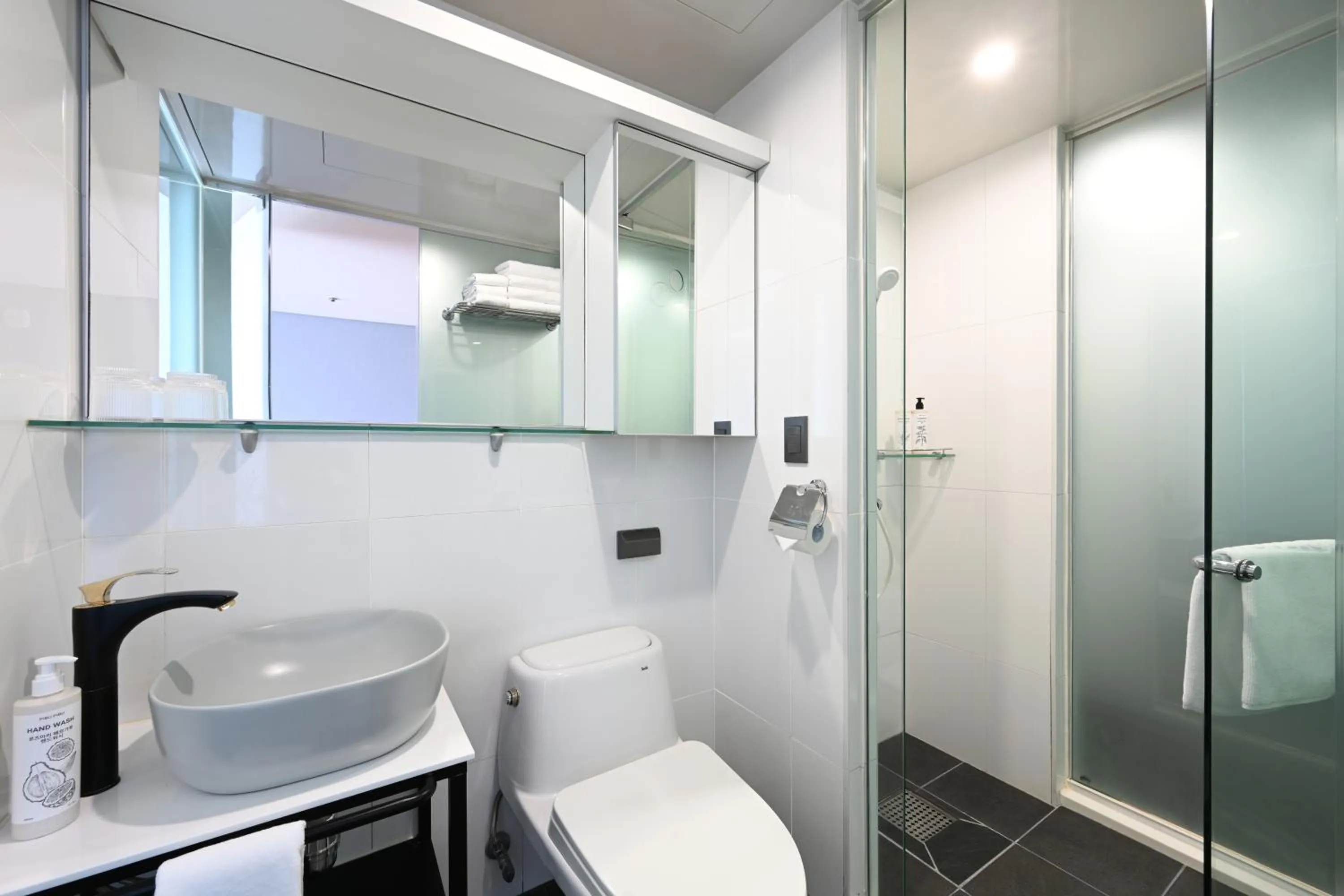 Toilet in Kolon Seacloud Hotel