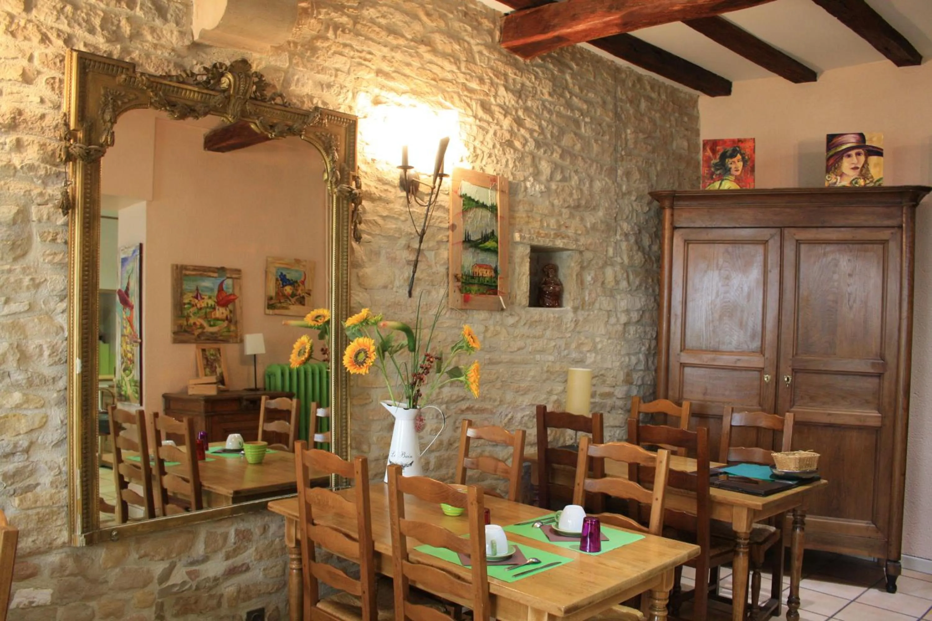 Restaurant/places to eat in Hôtel République