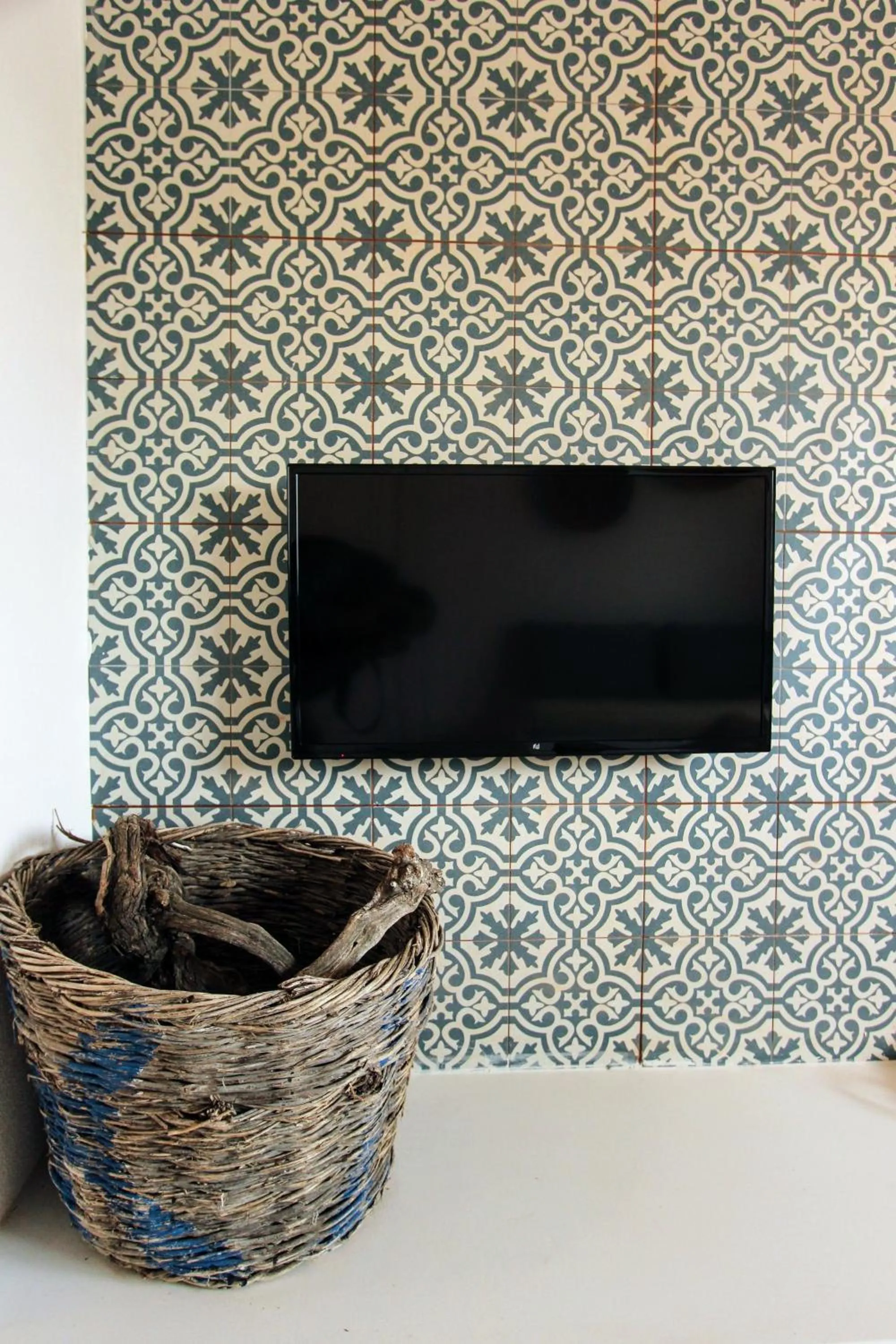 TV and multimedia in Mesanto Luxury Suites