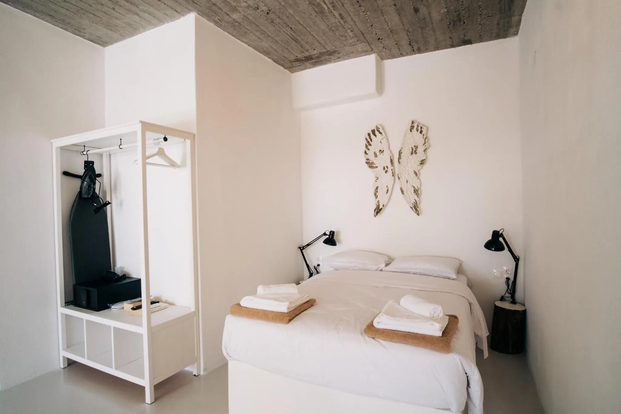 Bed in Mesanto Luxury Suites