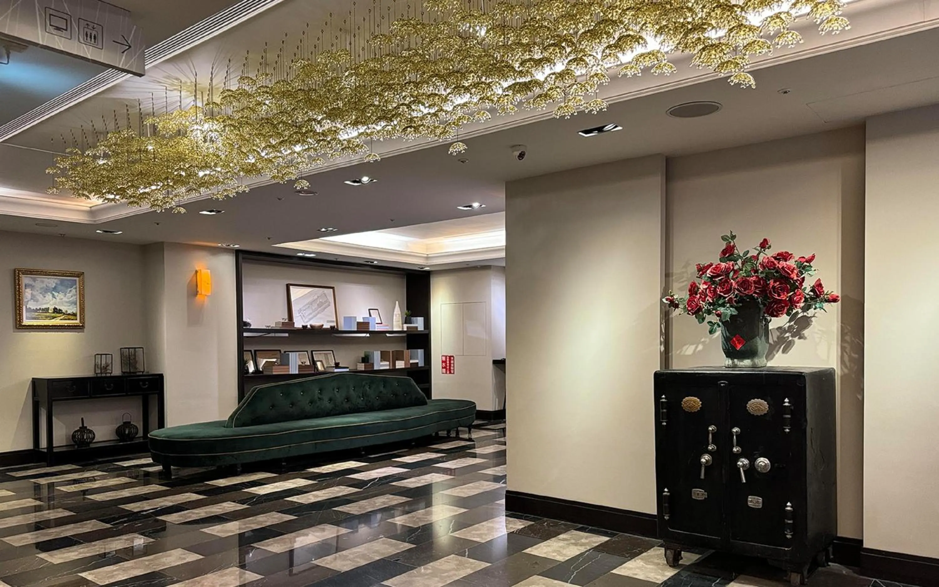 Communal lounge/ TV room in 53 Hotel