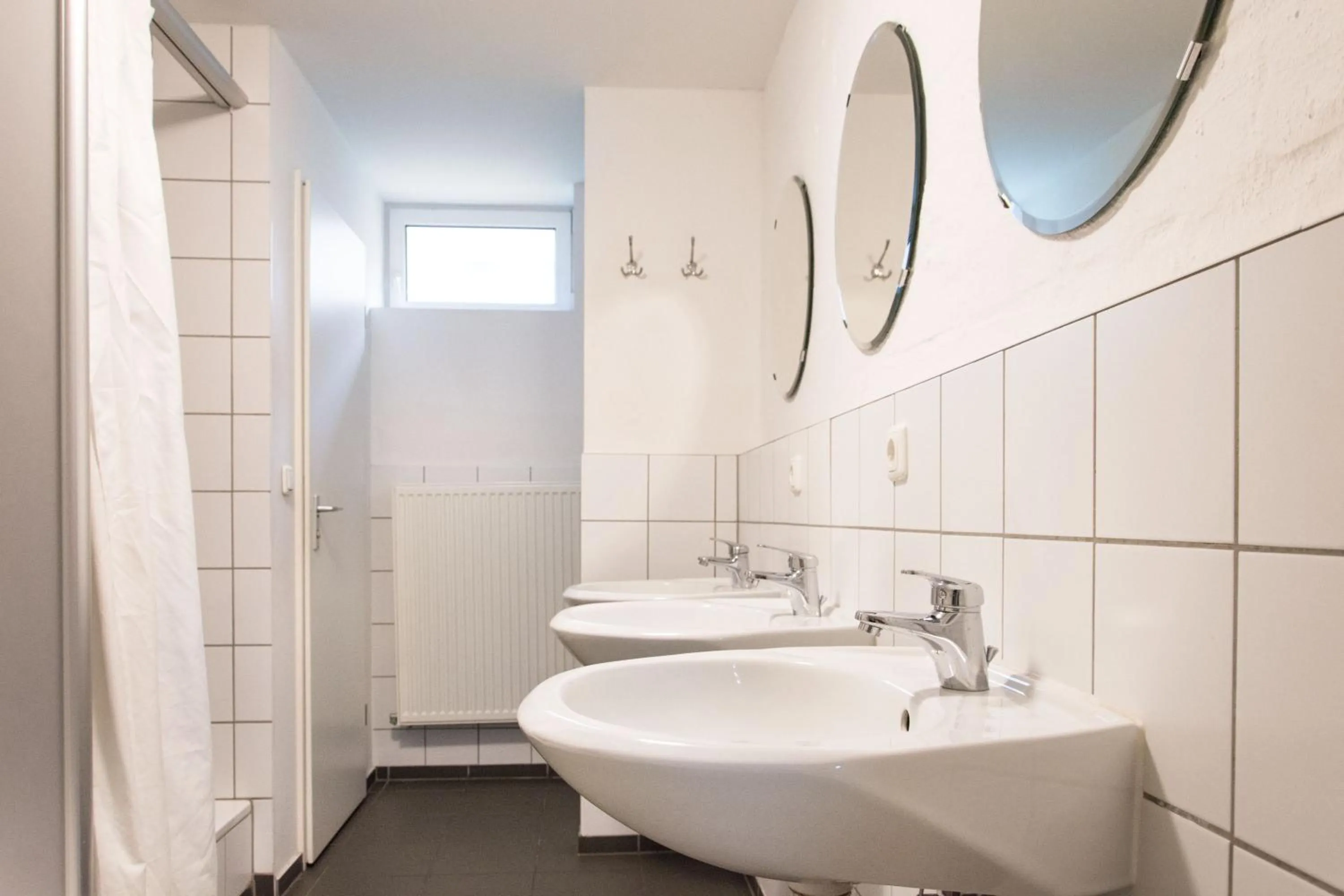 Bathroom in 1, 2, sleep Hostel Nürnberg Messe