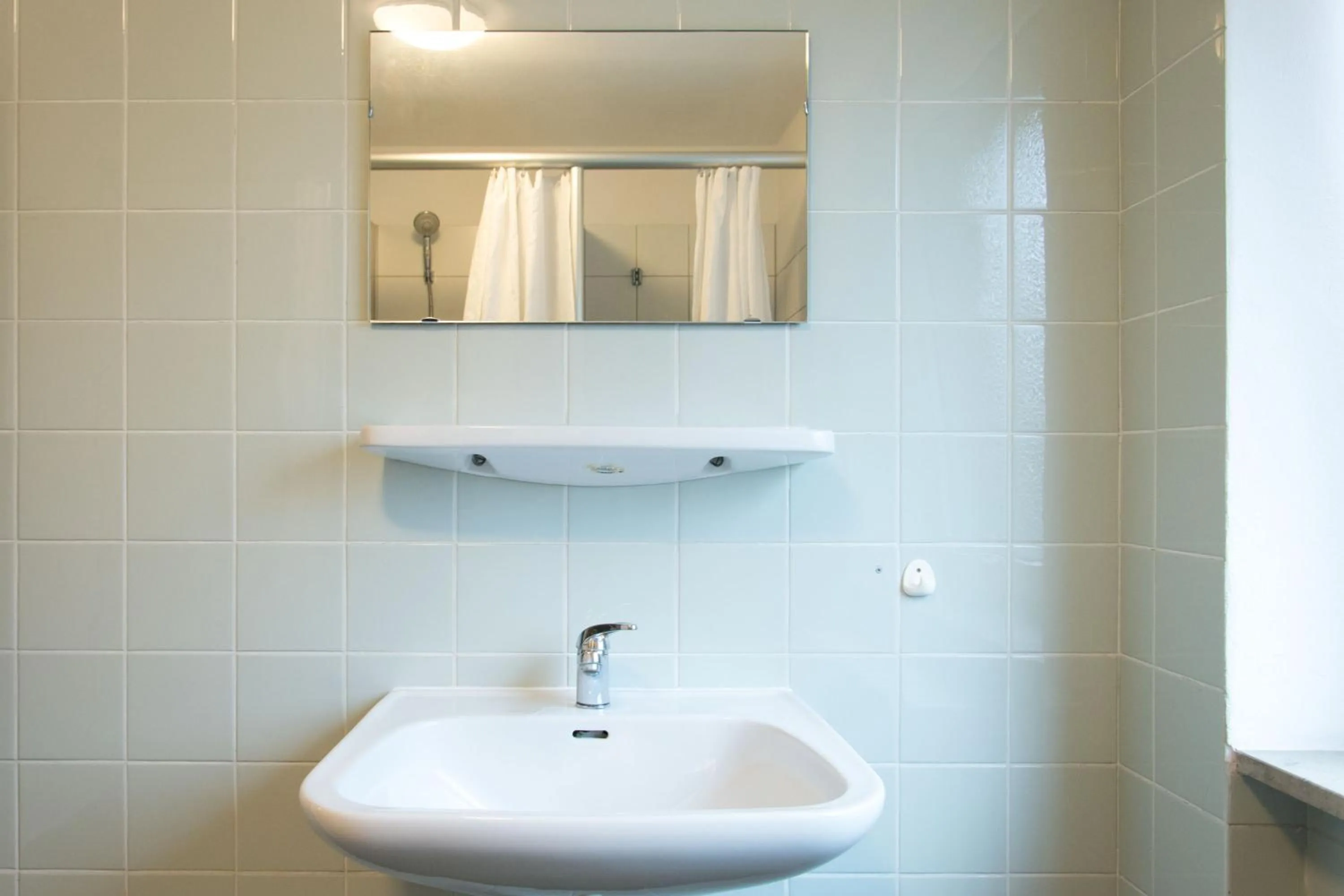 Bathroom in 1, 2, sleep Hostel Nürnberg Messe