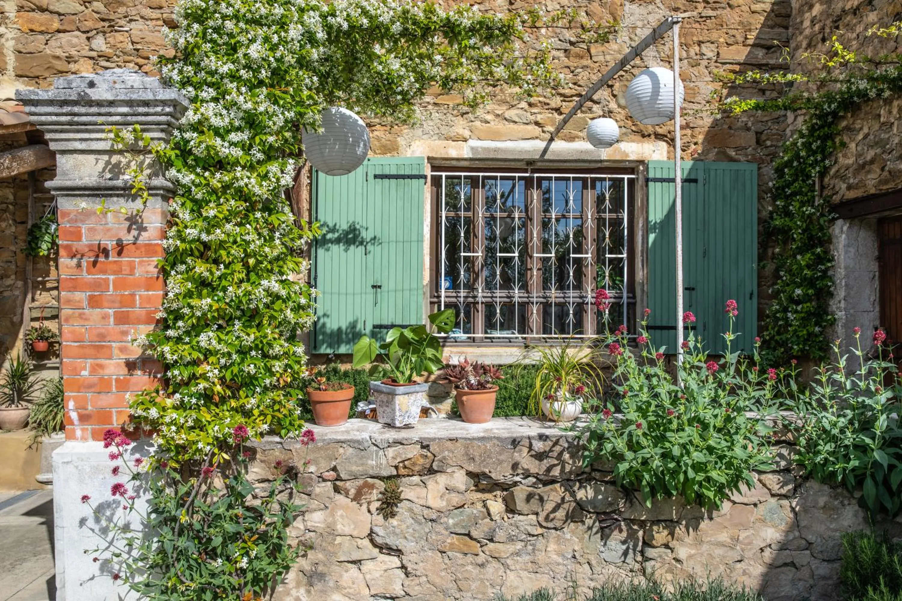 Garden view in Les Yourtes de Provence