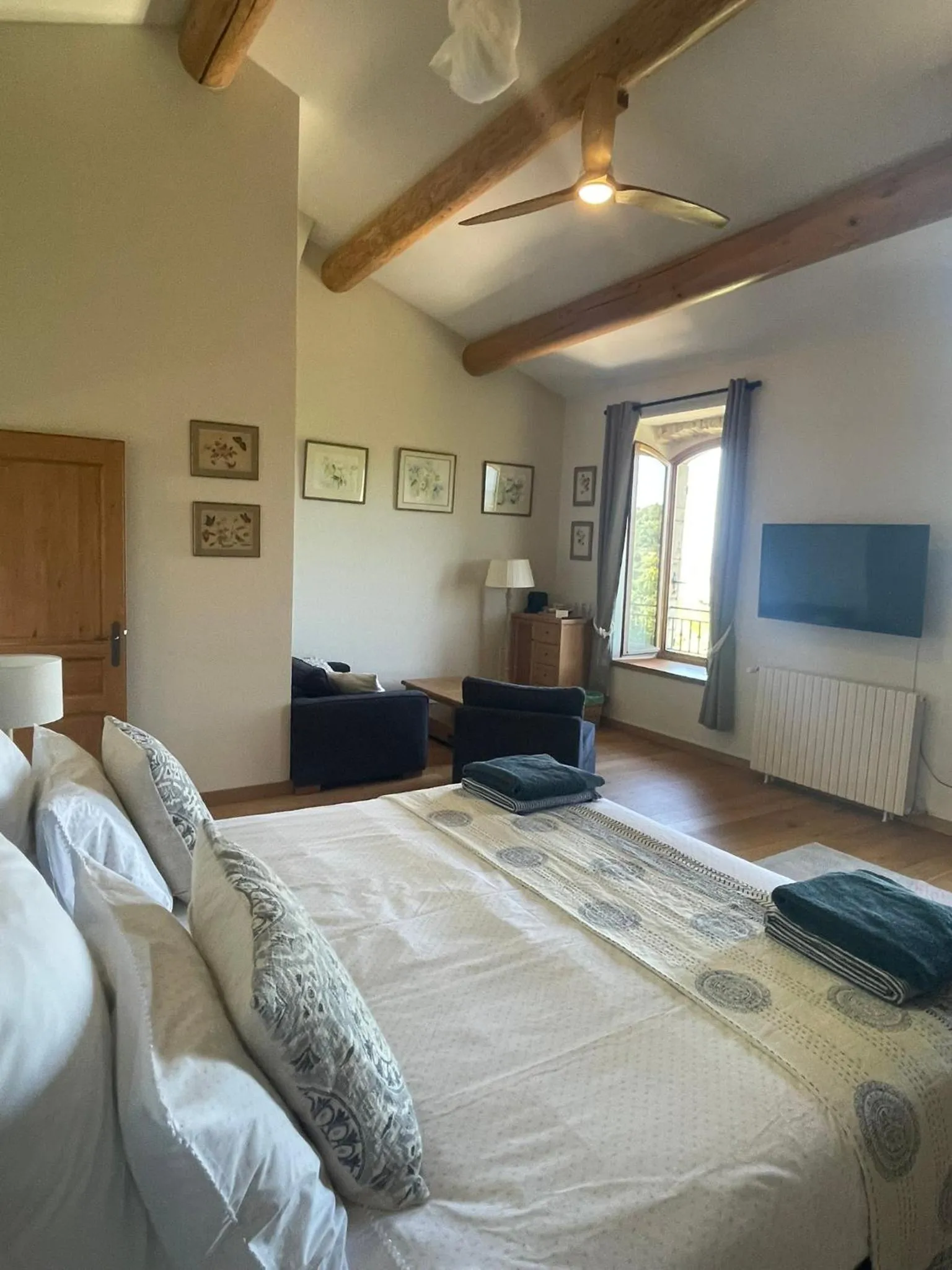 TV and multimedia, Bed in Les Yourtes de Provence