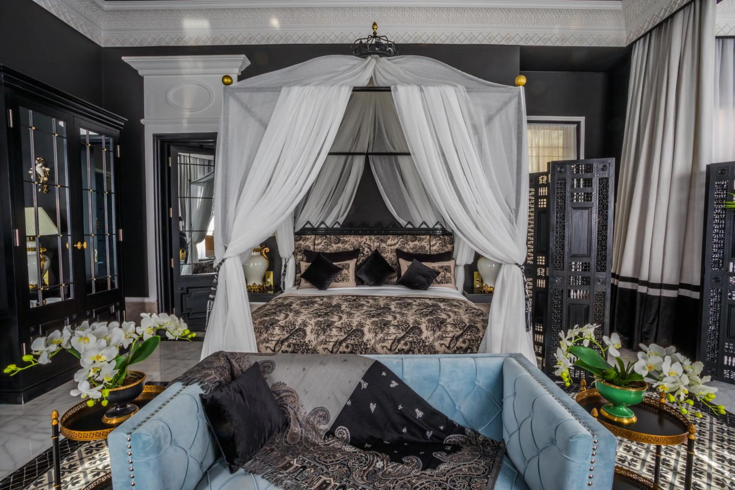 Photo of the whole room, Bed in Palais Ronsard Relais & Chateaux