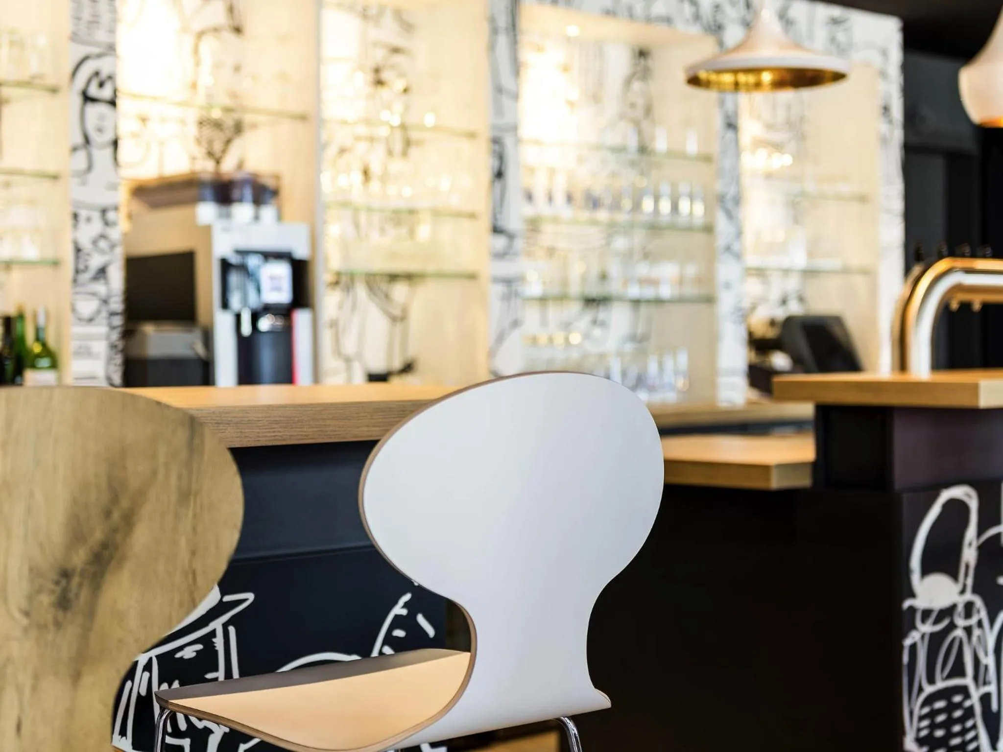 Lounge or bar in ibis Hotel München Garching