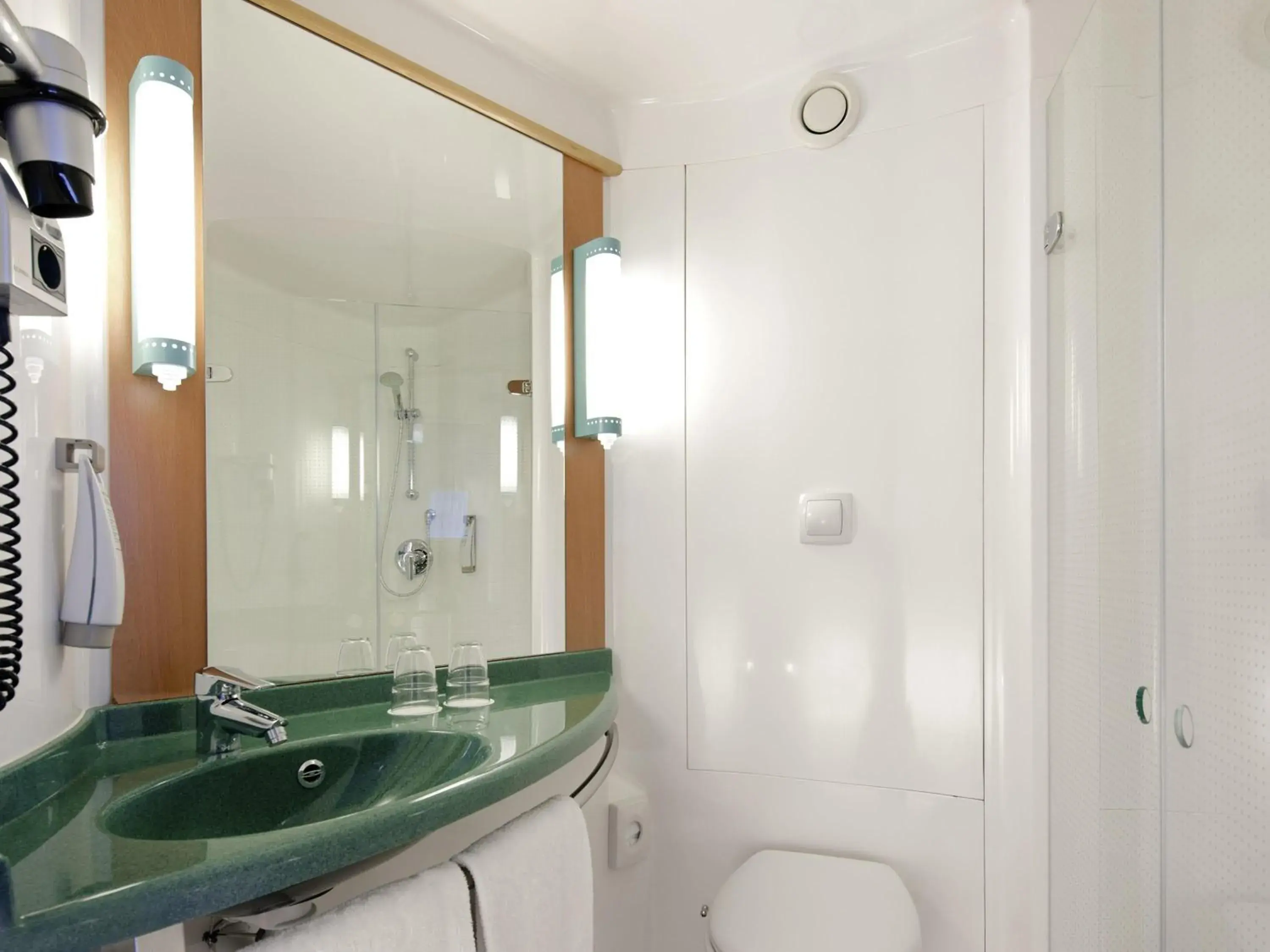 Standard King Room in ibis Hotel München Garching Standard King Room in ibis Hotel München Garching