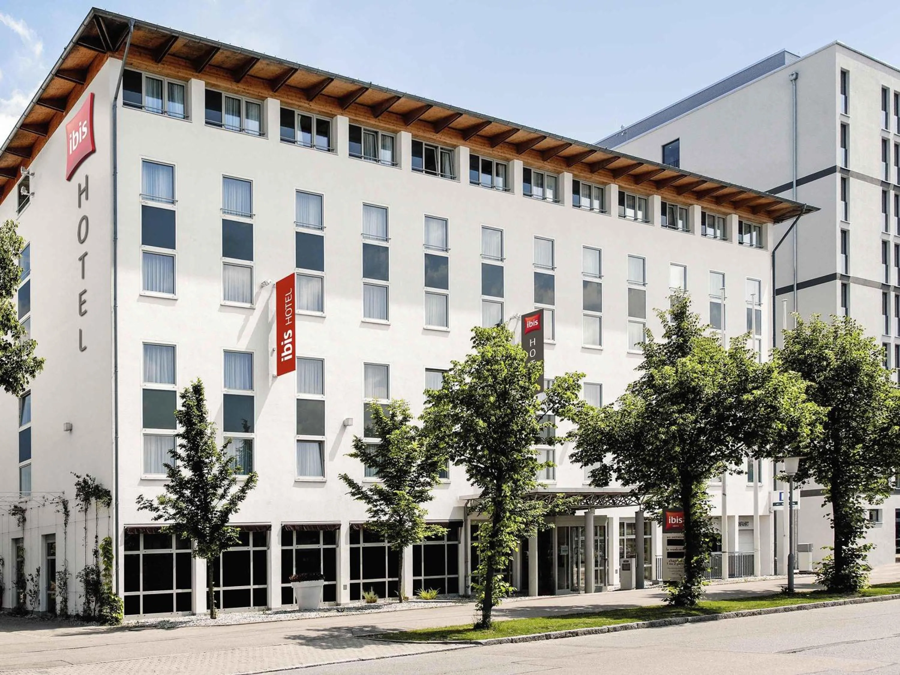 Property building in ibis Hotel München Garching