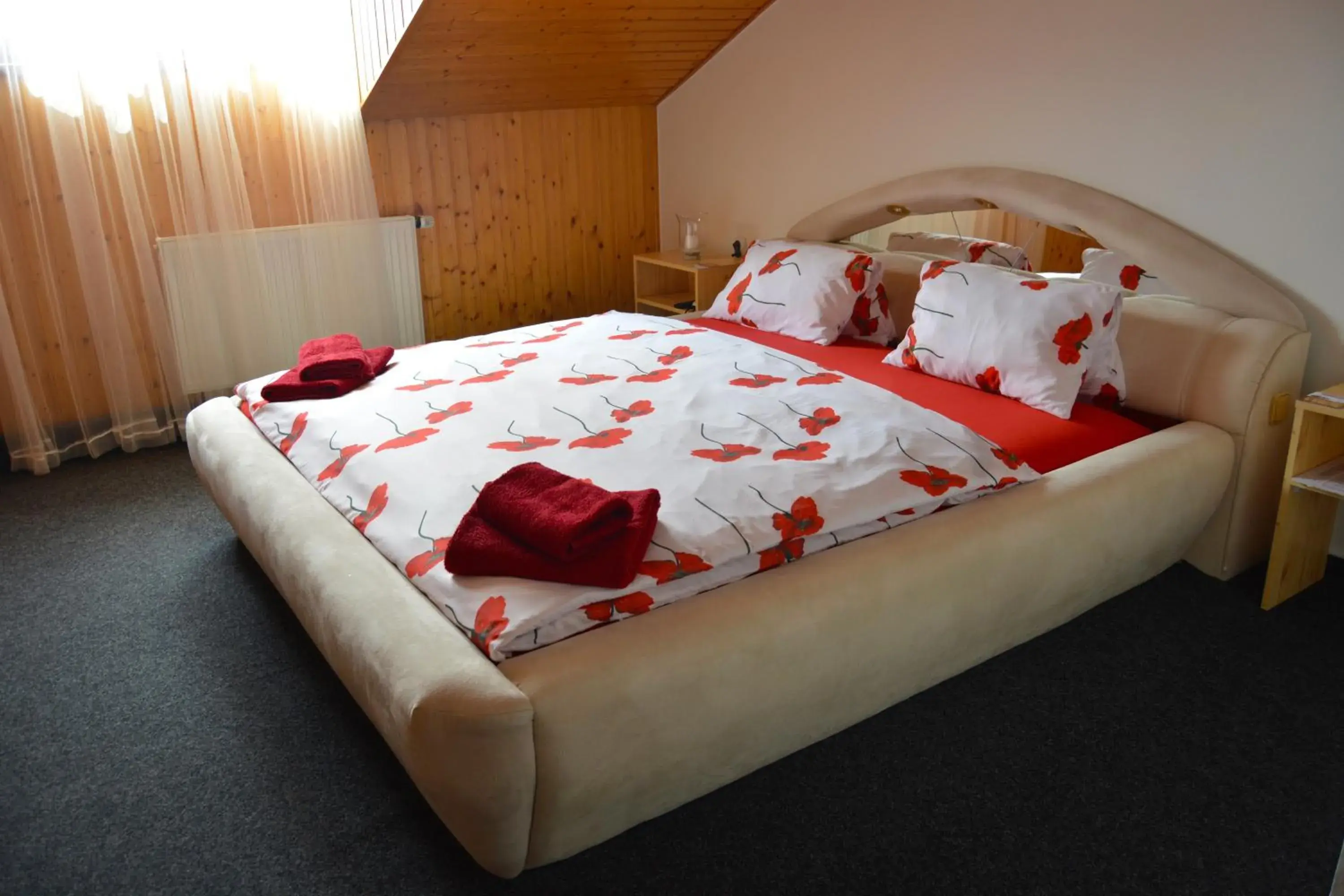 Deluxe Double Room with Spa Bath in Restaurace a penzion Lutena Deluxe Double Room with Spa Bath in Restaurace a penzion Lutena