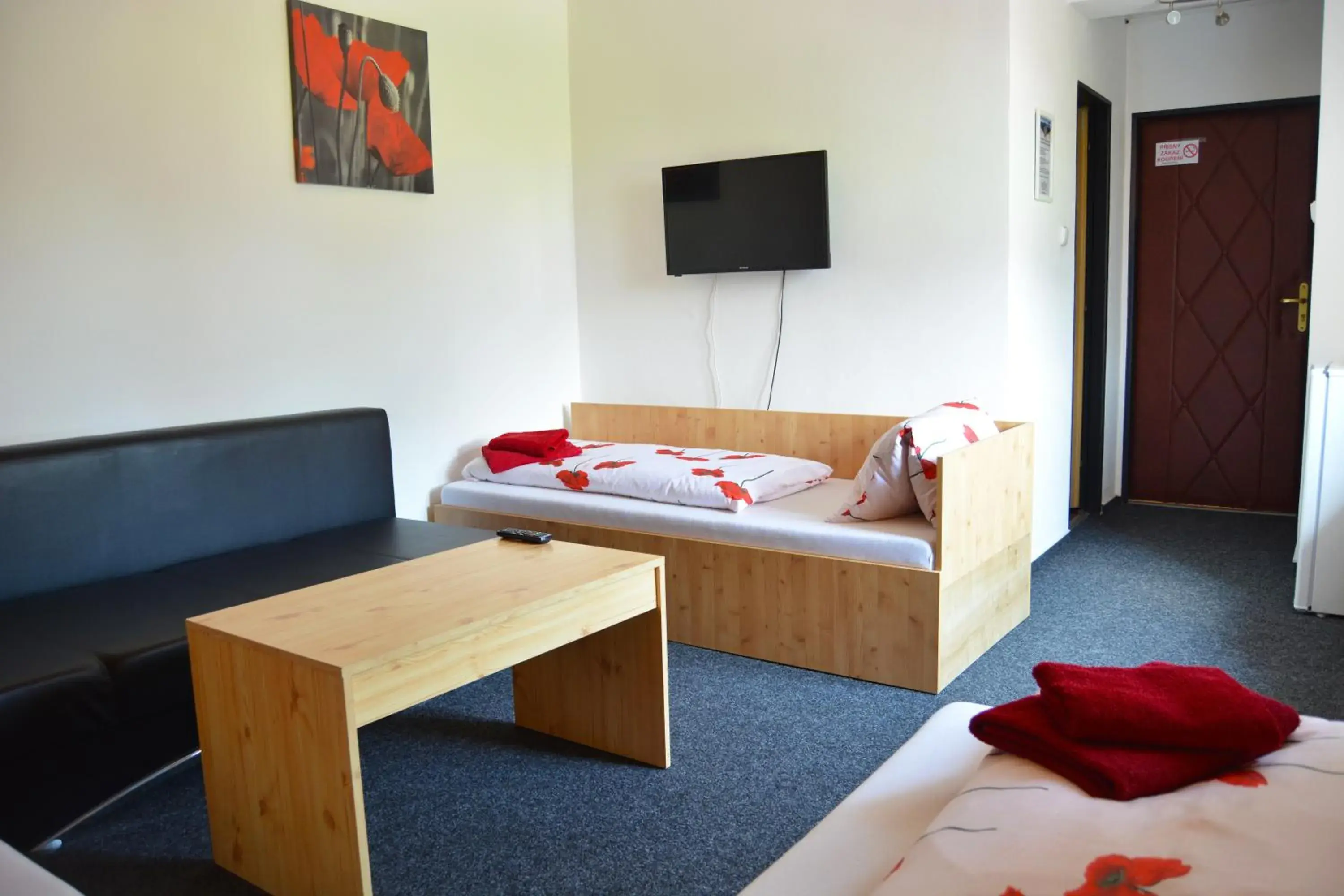 Twin Room with Bathroom - single occupancy in Restaurace a penzion Lutena Twin Room with Bathroom - single occupancy in Restaurace a penzion Lutena