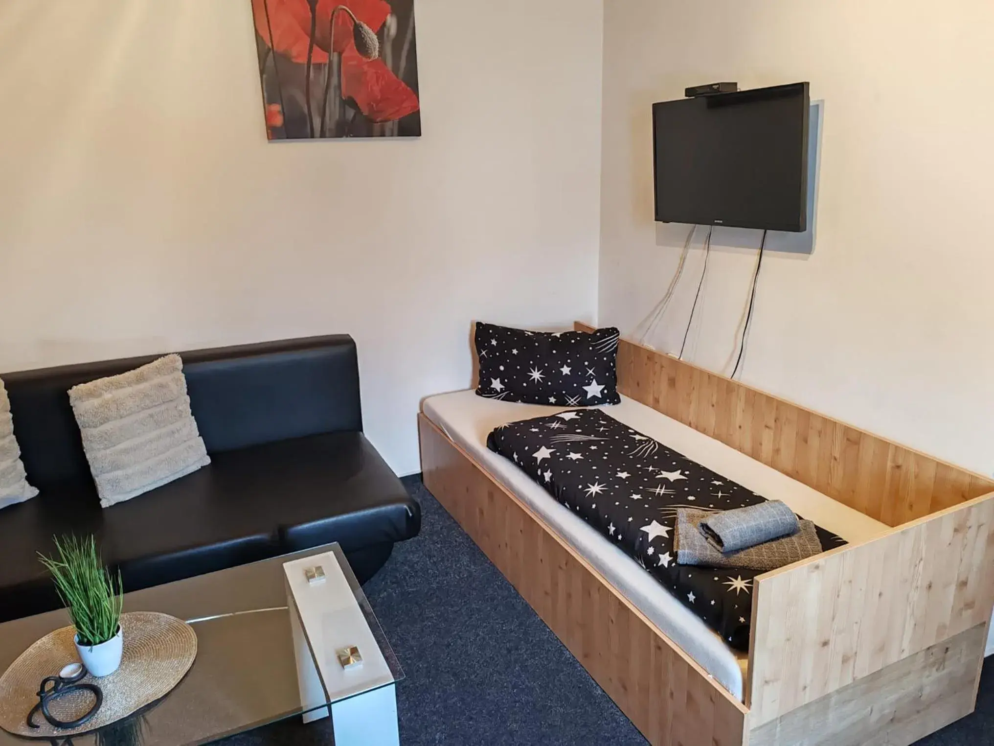 Twin Room with Bathroom - single occupancy in Restaurace a penzion Lutena Twin Room with Bathroom - single occupancy in Restaurace a penzion Lutena