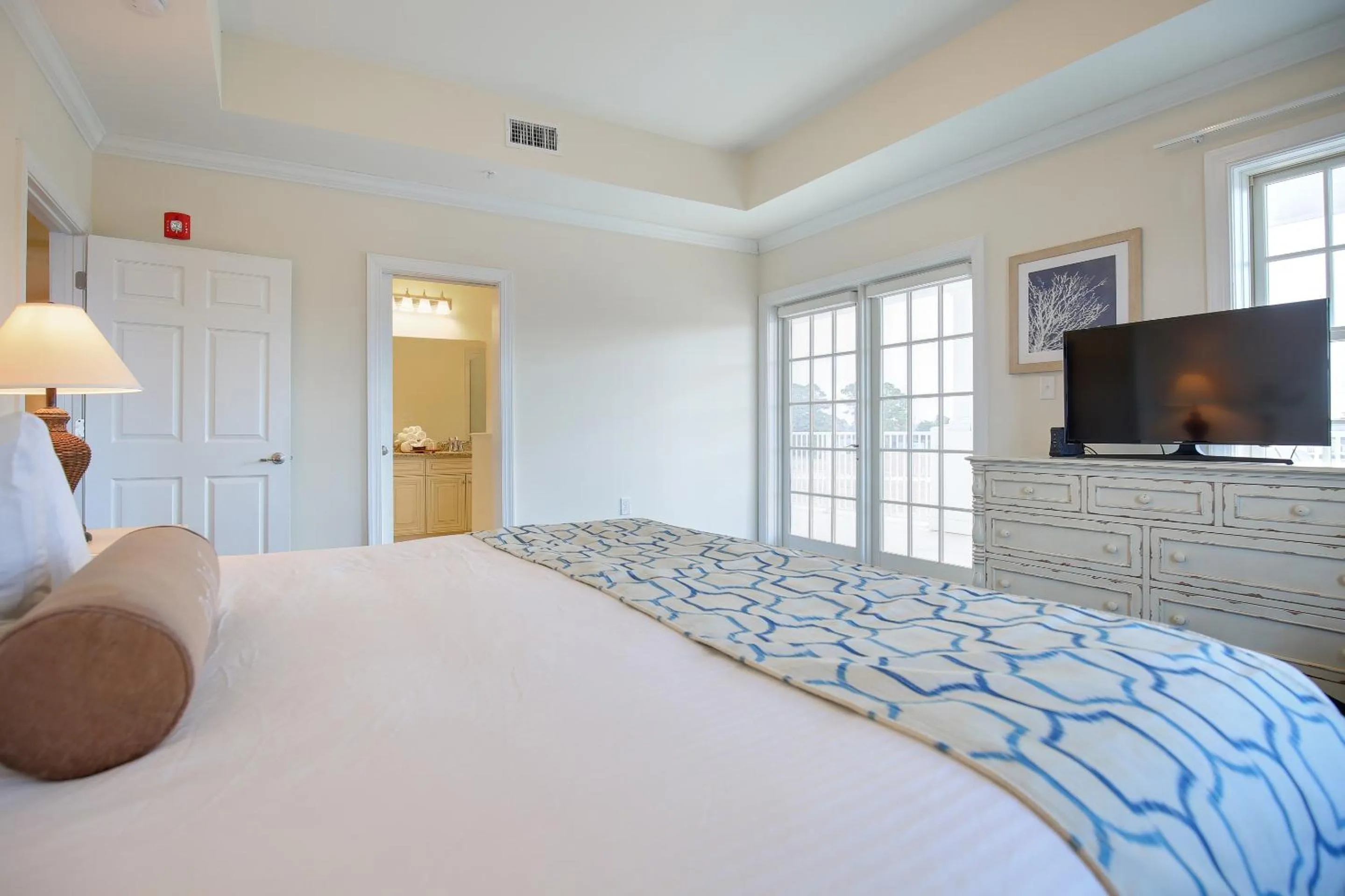 Bedroom, Bed in Waterside Resort