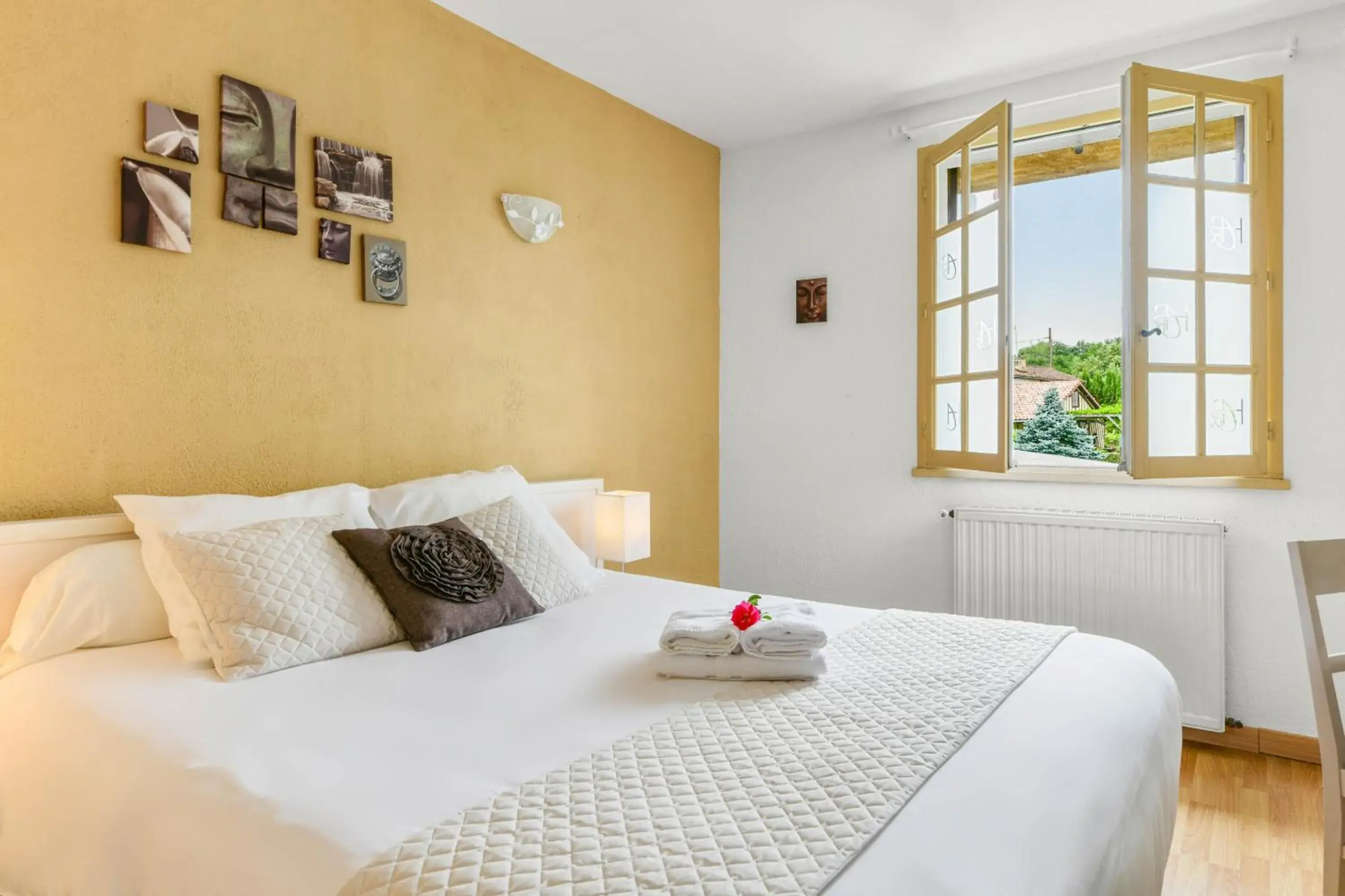 Comfort Double Room in Hôtel Restaurant du Commerce Comfort Double Room in Hôtel Restaurant du Commerce