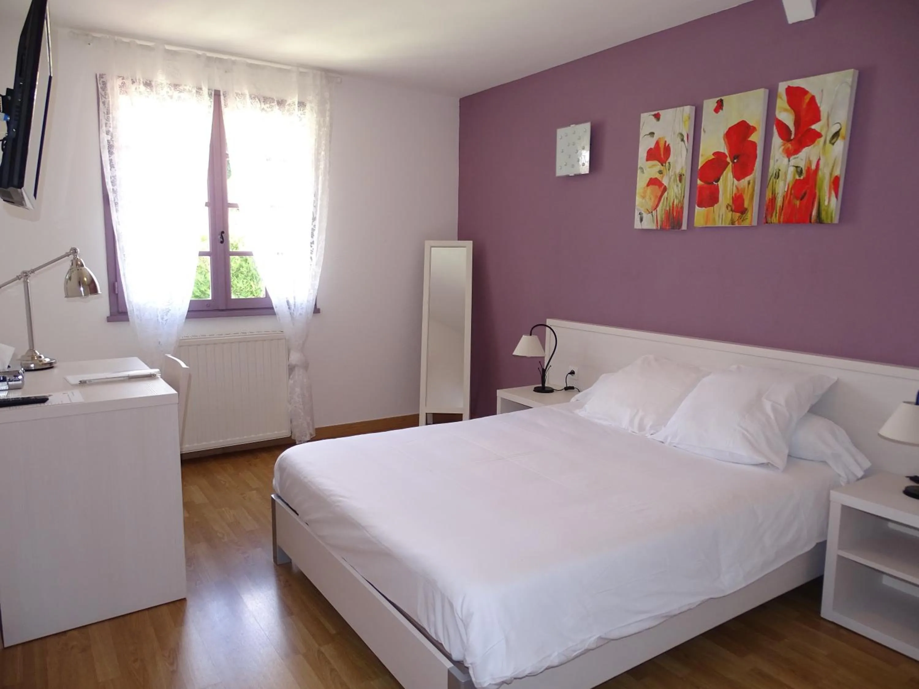 Bedroom, Bed in Hôtel Restaurant du Commerce