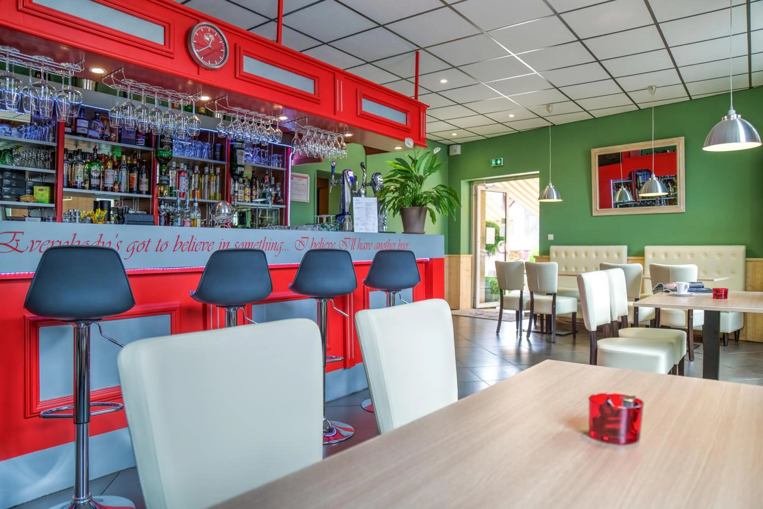 Lounge or bar in Hôtel Restaurant du Commerce