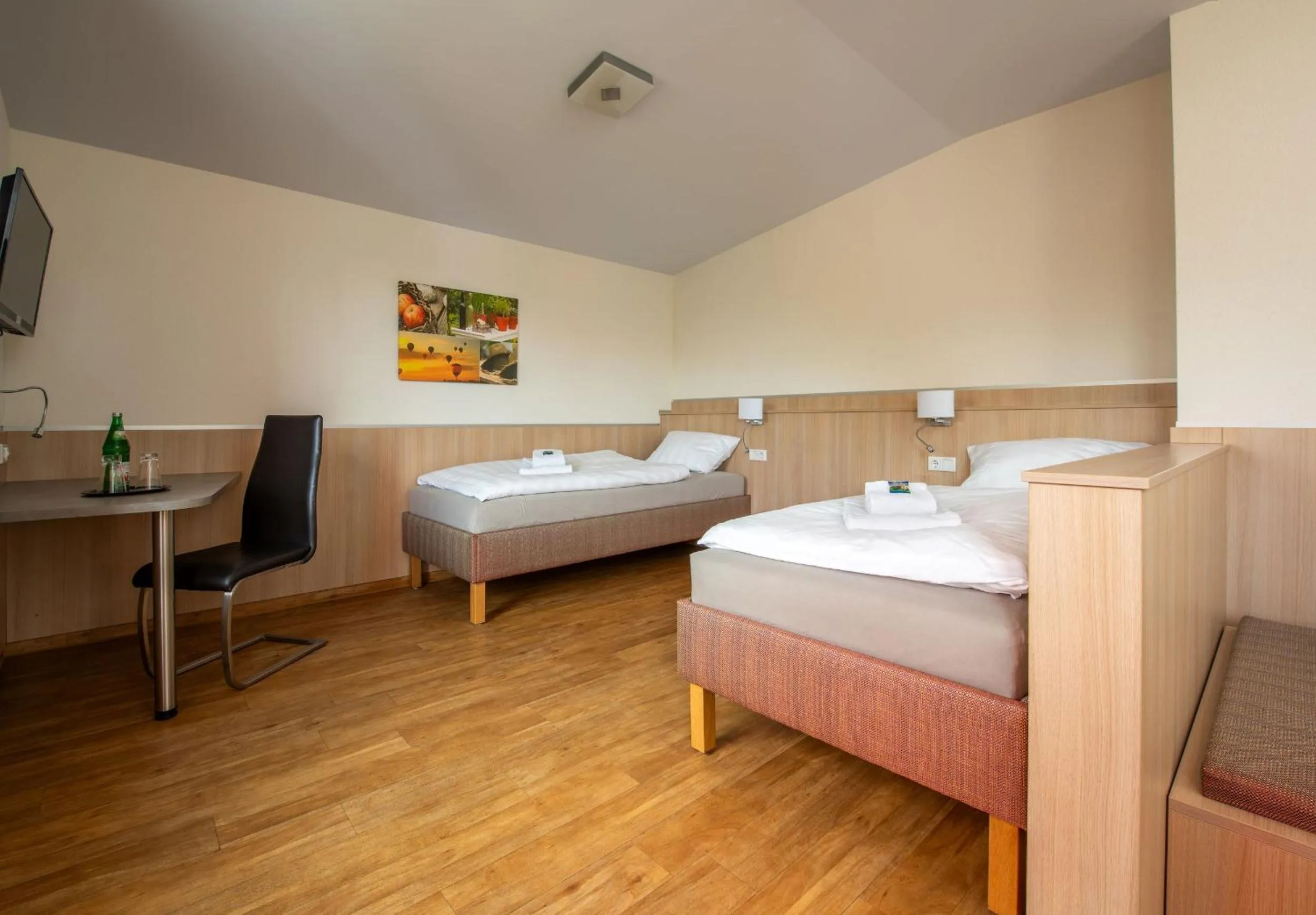 Photo of the whole room, Bed in Gästehaus DEULA