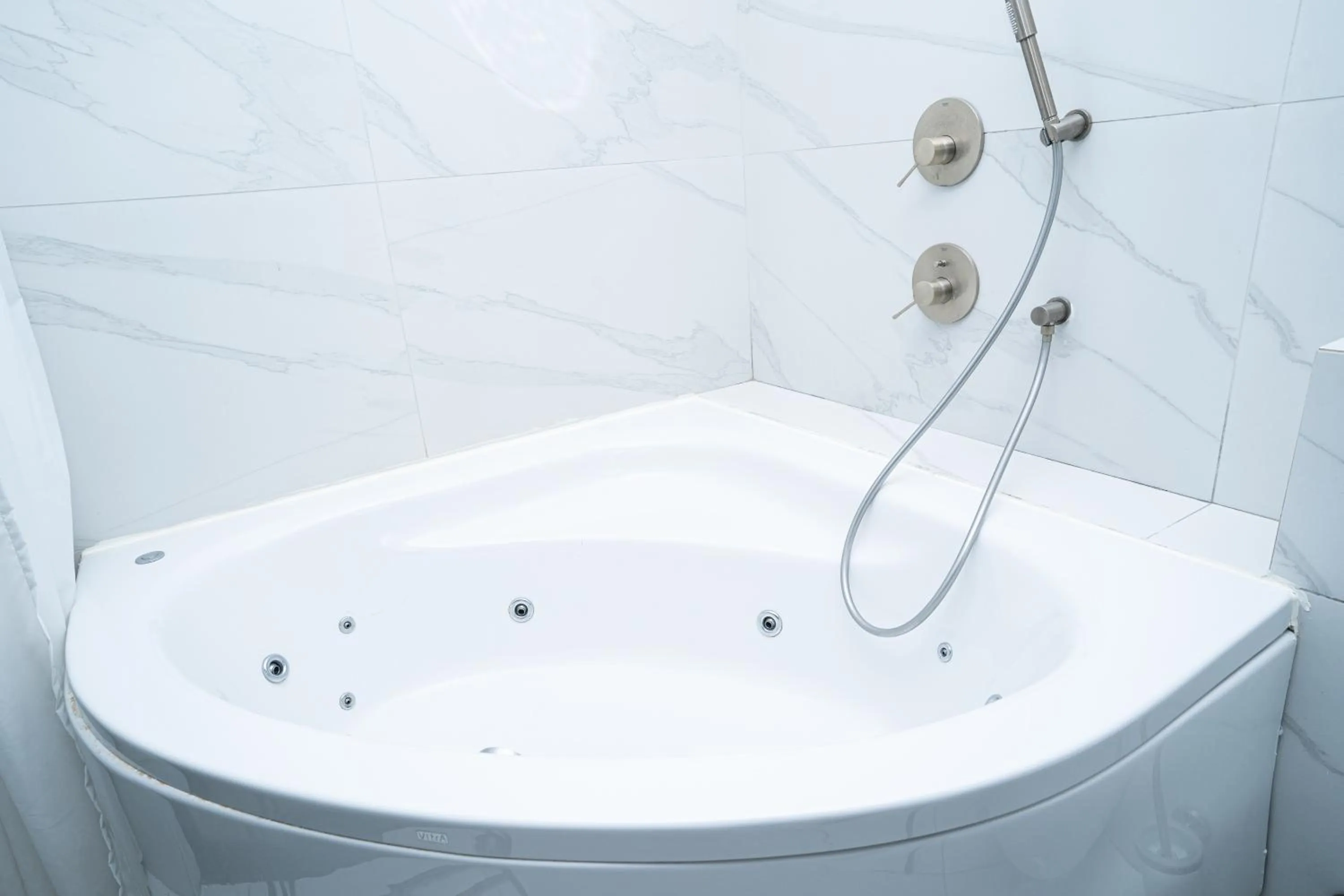 Hot Tub in Zamarin Hotel & Spa