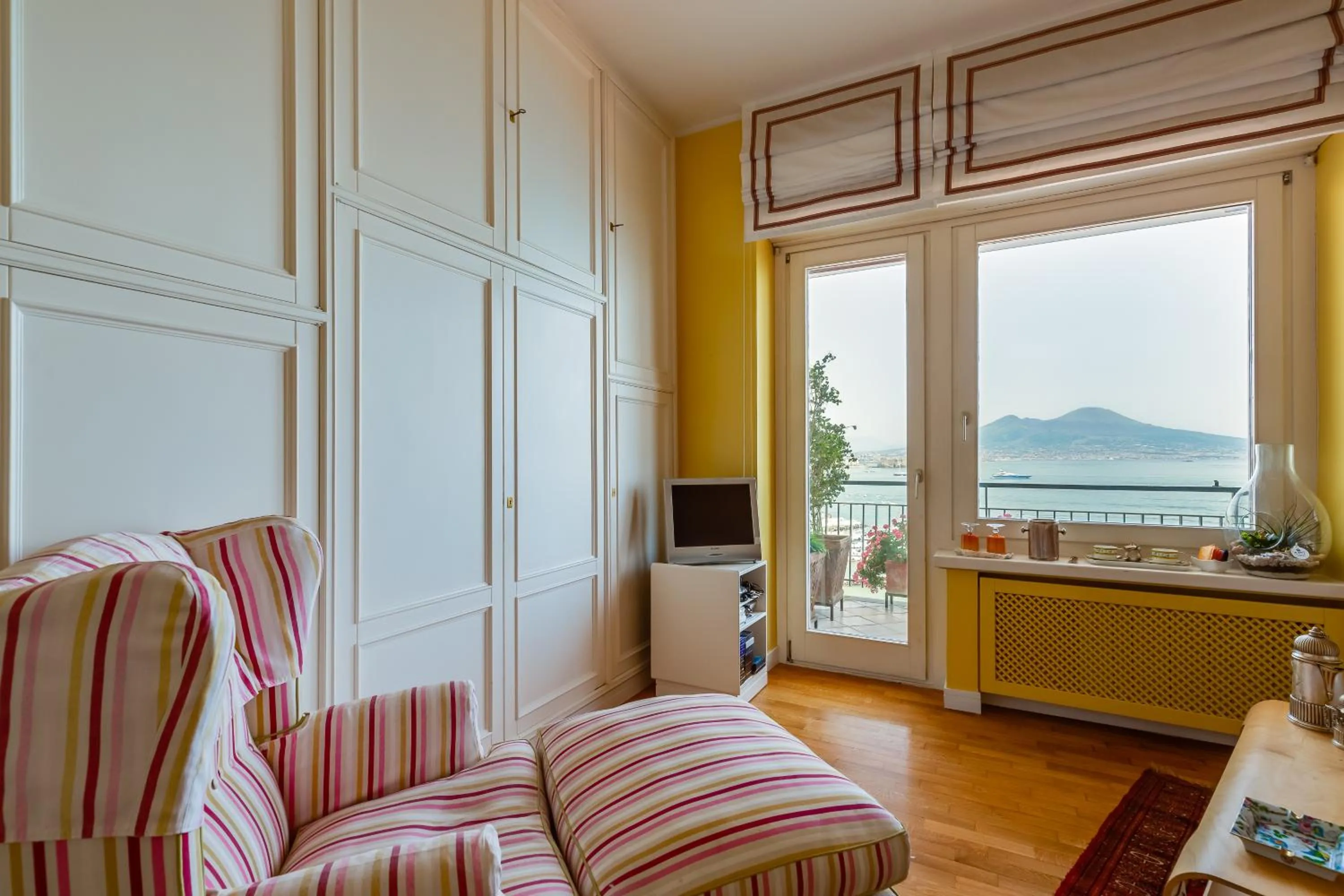 Living room in O-House Posillipo by Napoliapartments