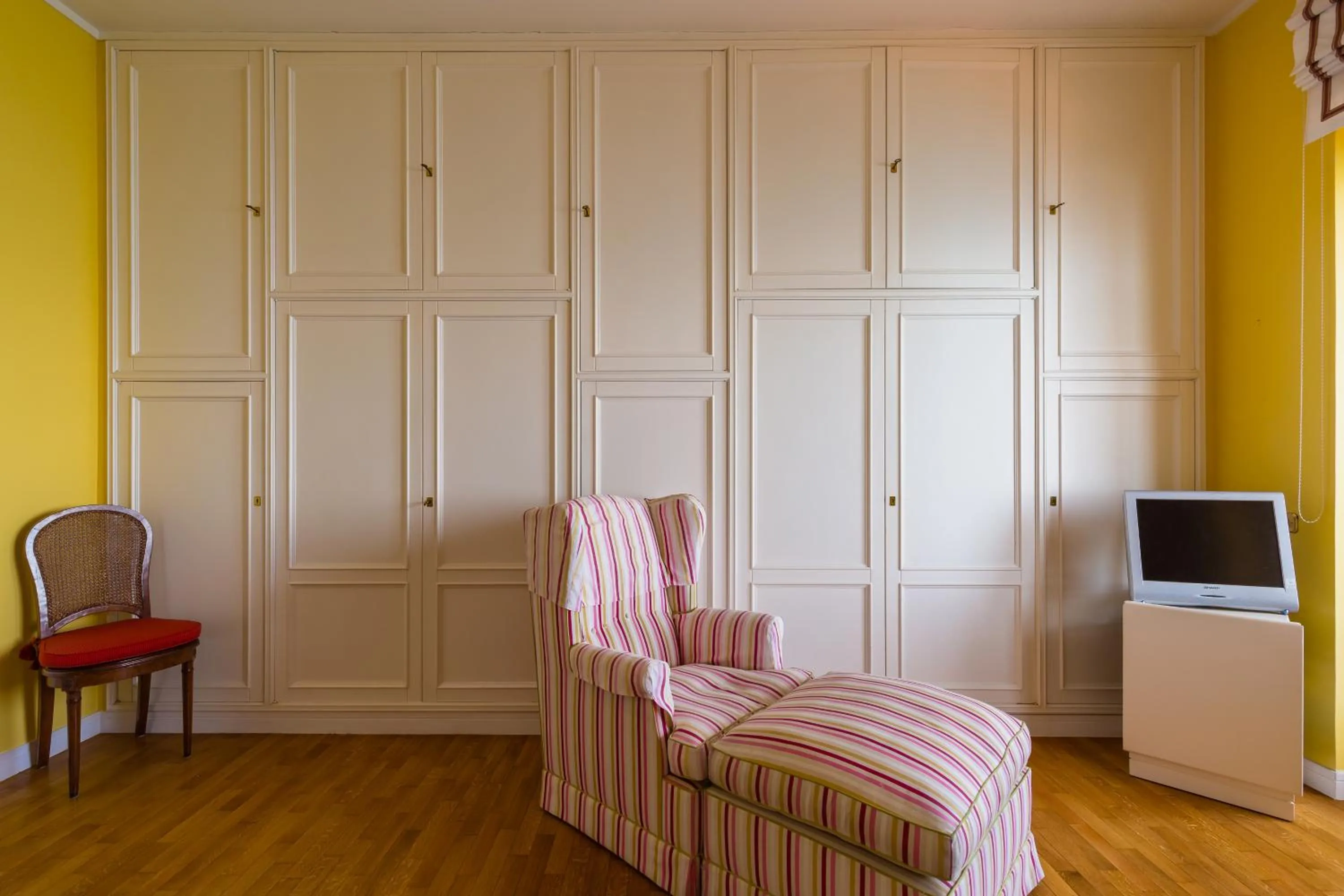 Living room in O-House Posillipo by Napoliapartments