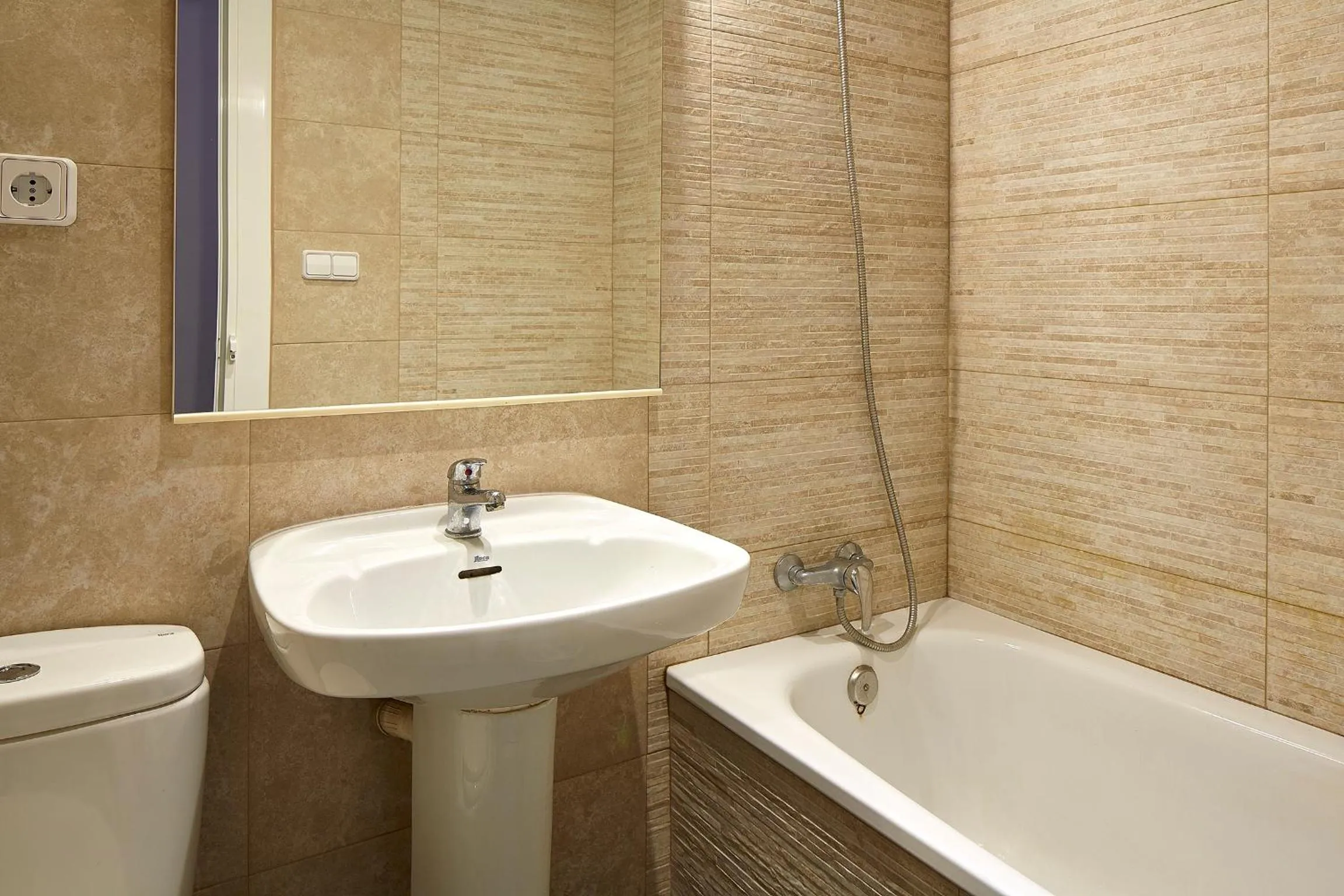 Bathroom in Hostal River