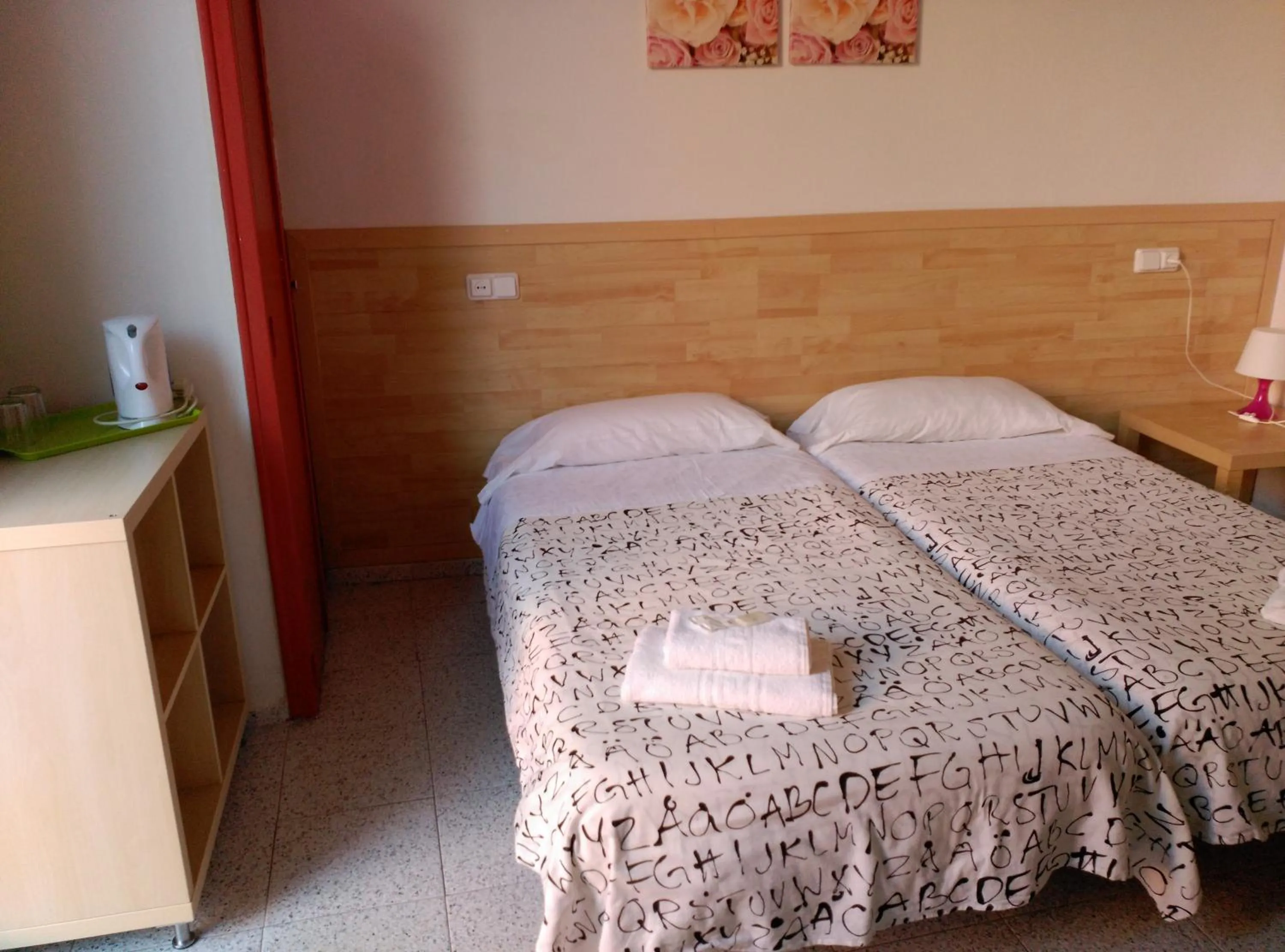 Photo of the whole room, Bed in Hostal River