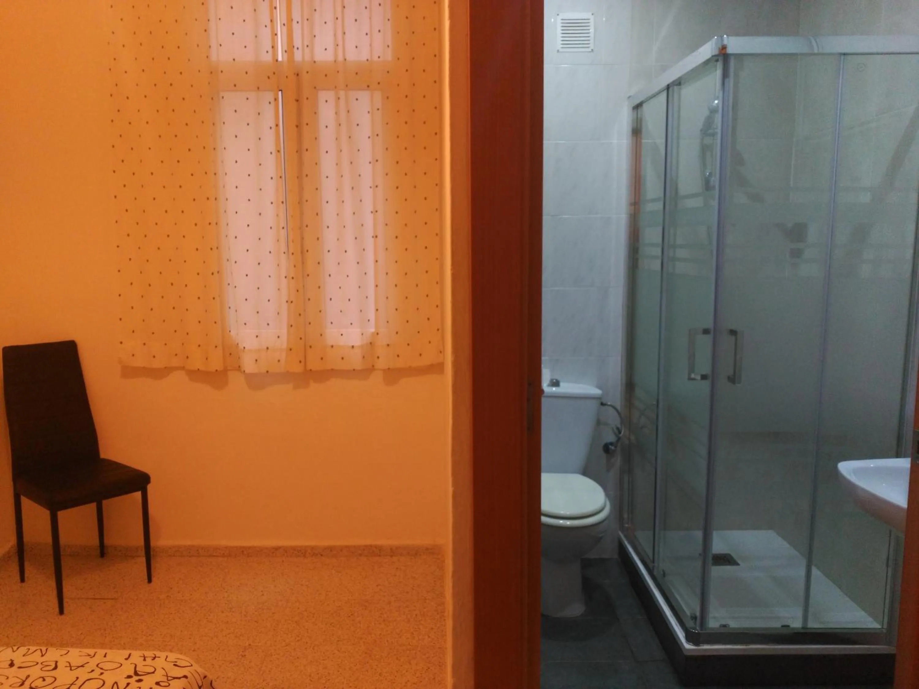 Photo of the whole room in Hostal River