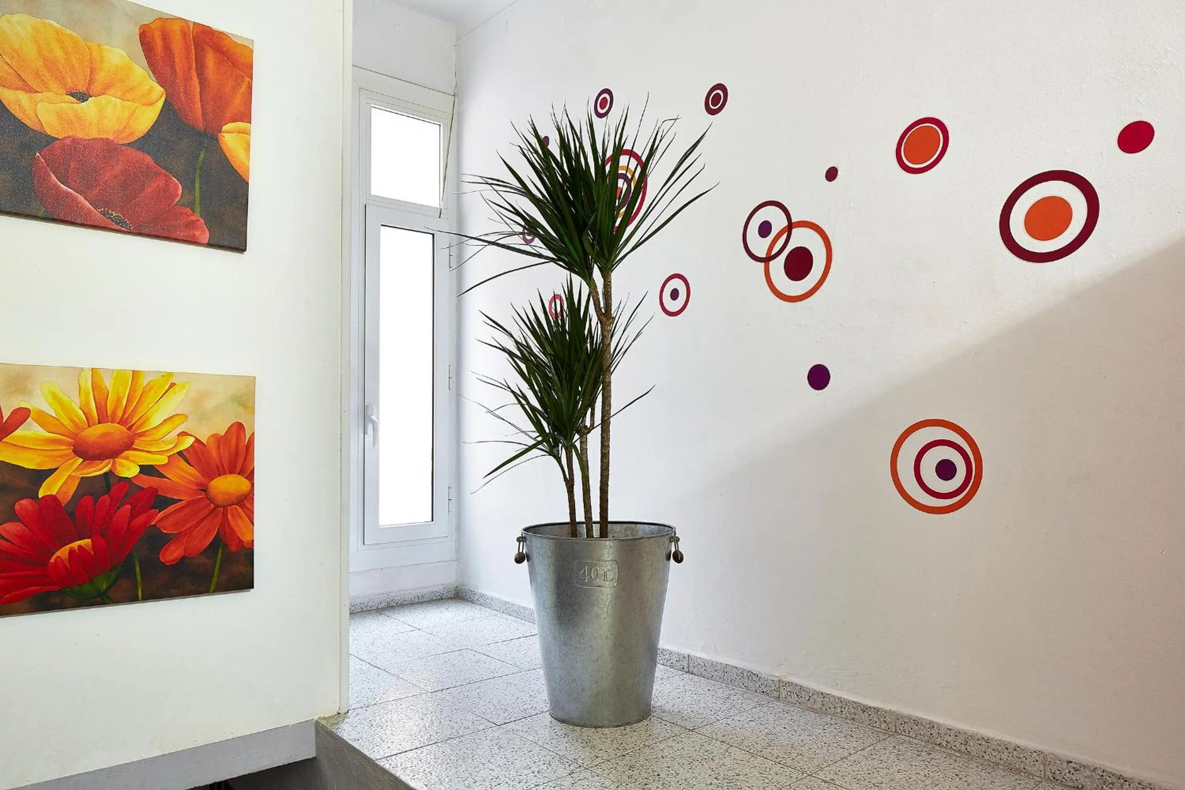 Decorative detail in Hostal River