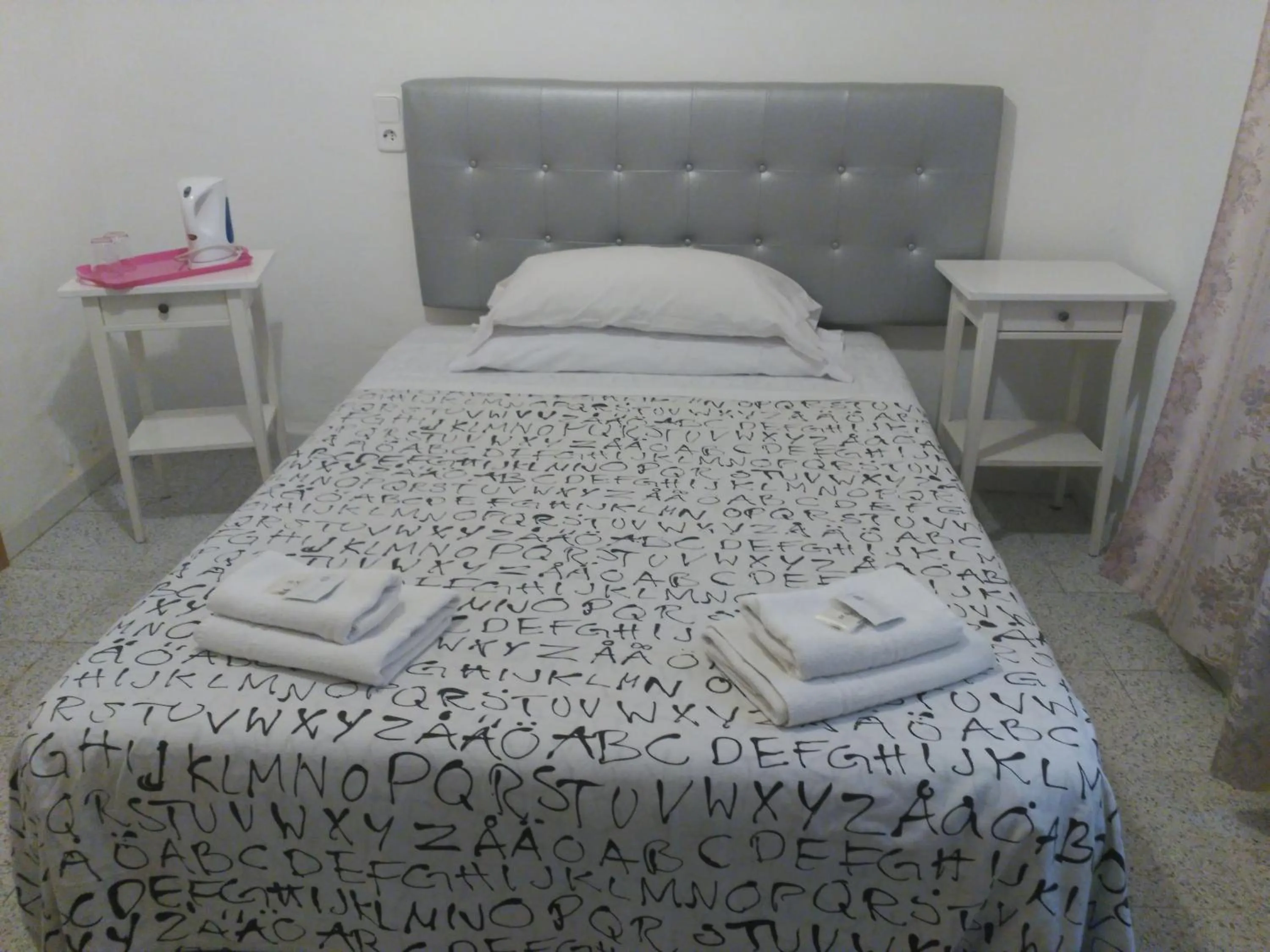 Photo of the whole room, Bed in Hostal River