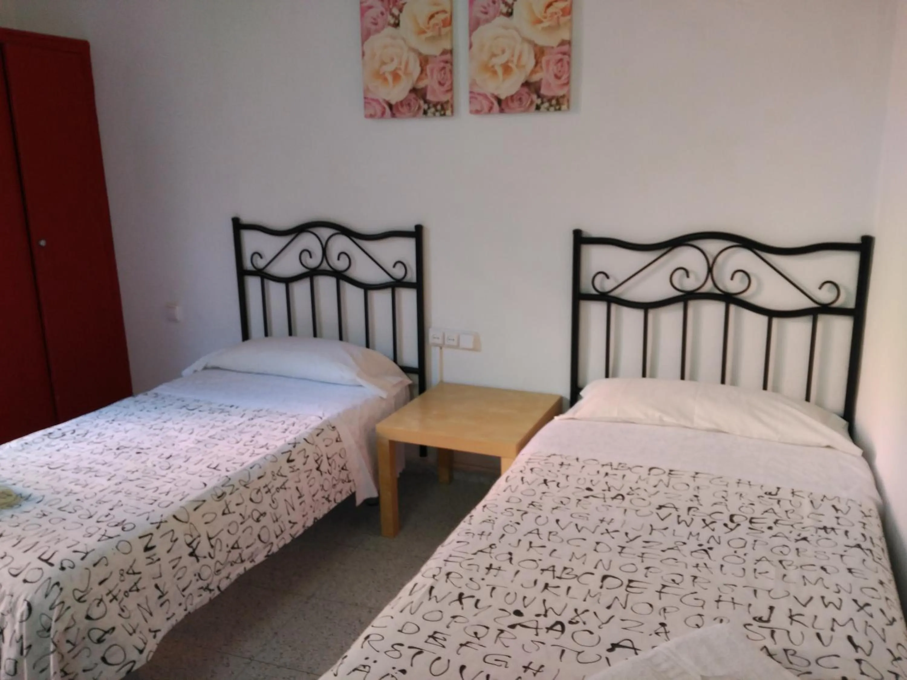 Photo of the whole room, Bed in Hostal River