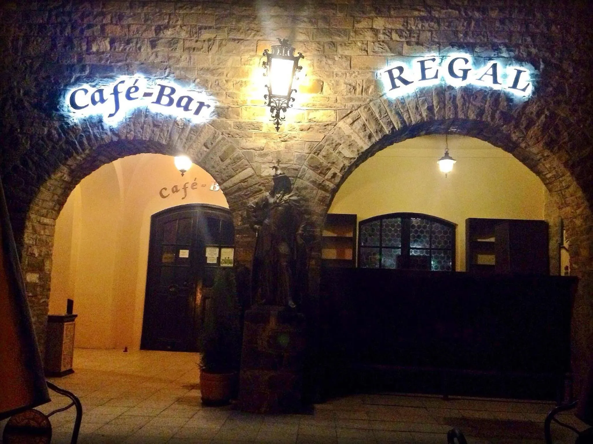 Night in Complex La Tunuri - Vila Economat