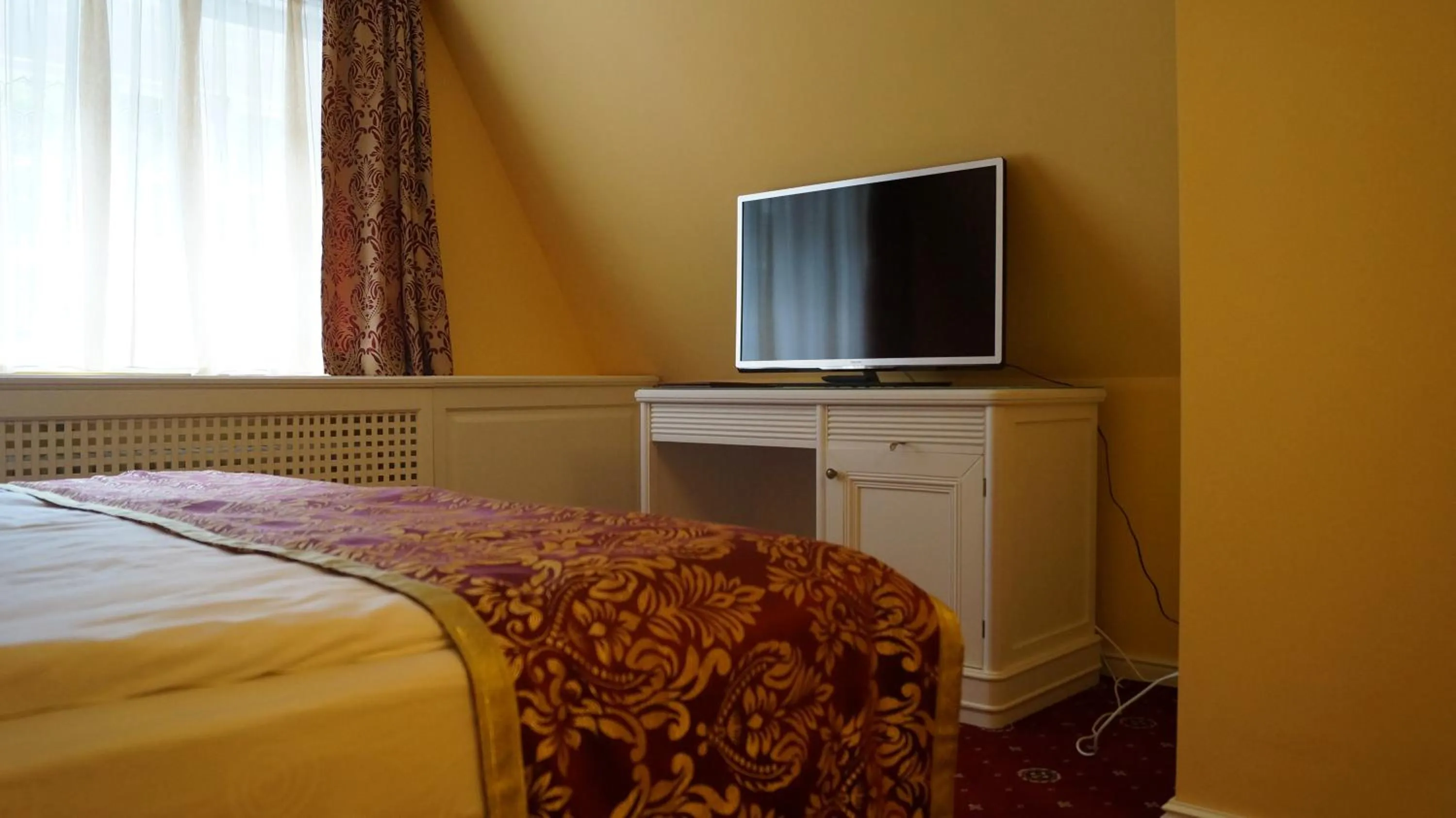 TV and multimedia, Bed in Complex La Tunuri - Vila Economat