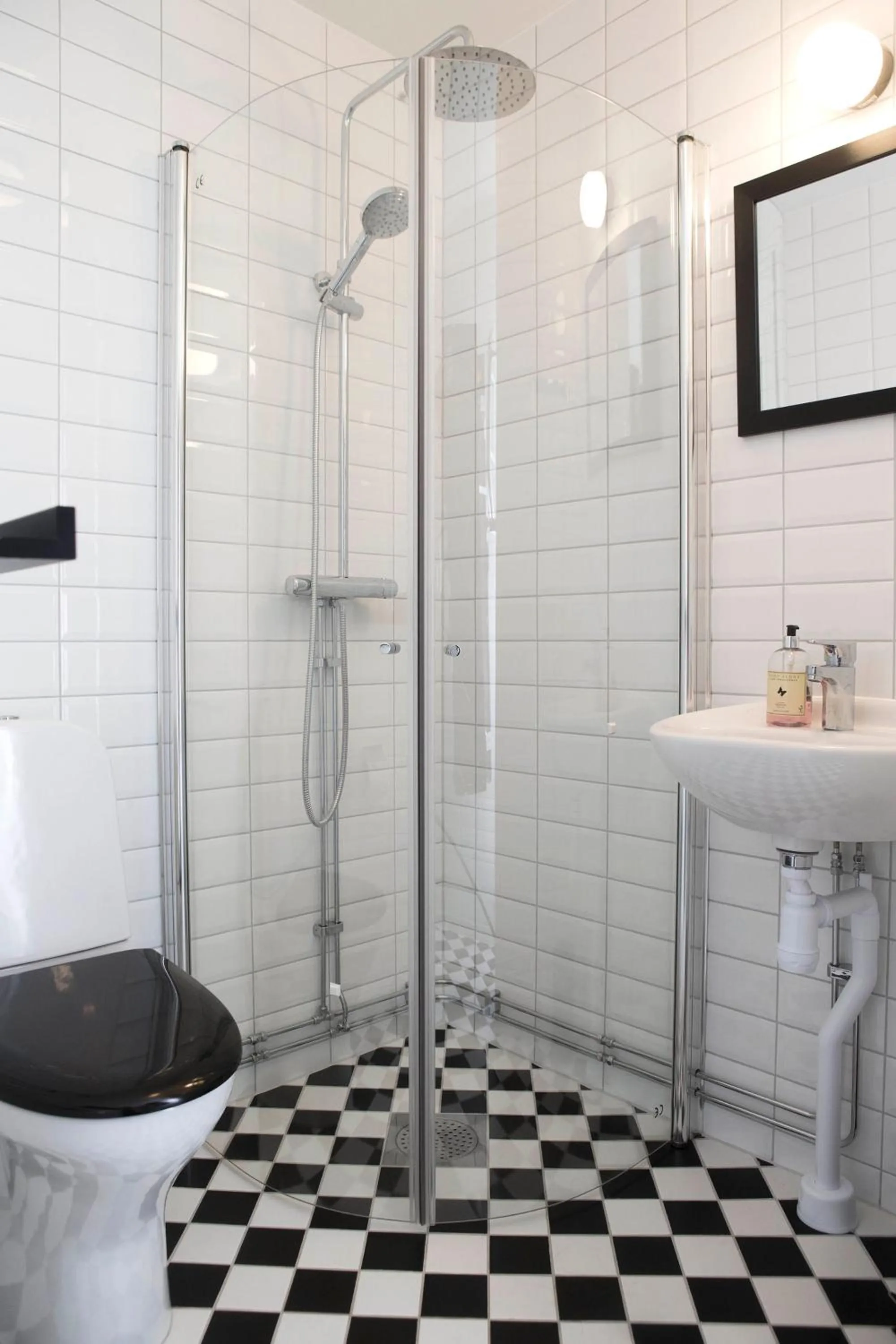 Shower in Hotell Blå Blom