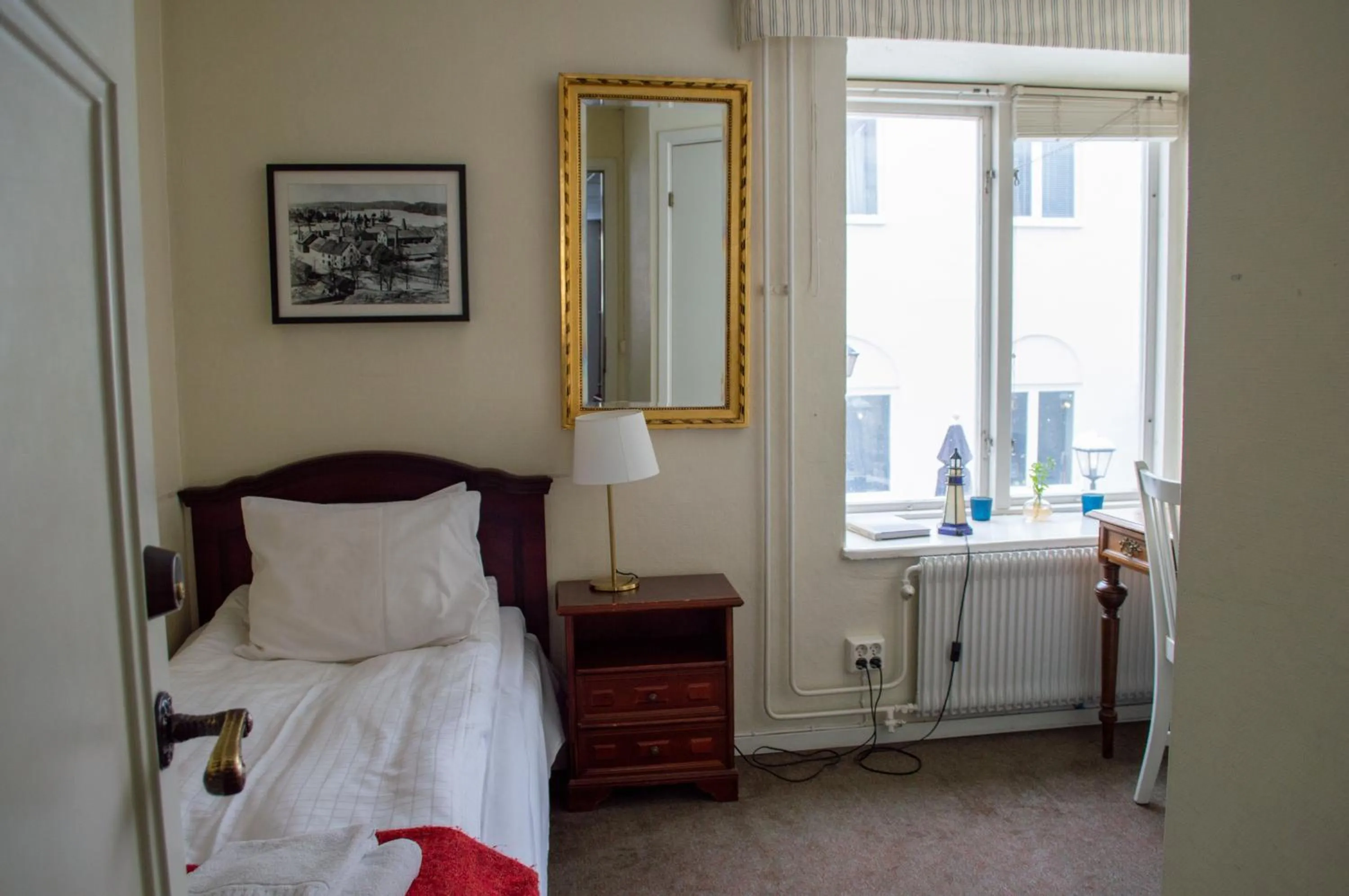 Property building, Bed in Hotell Blå Blom